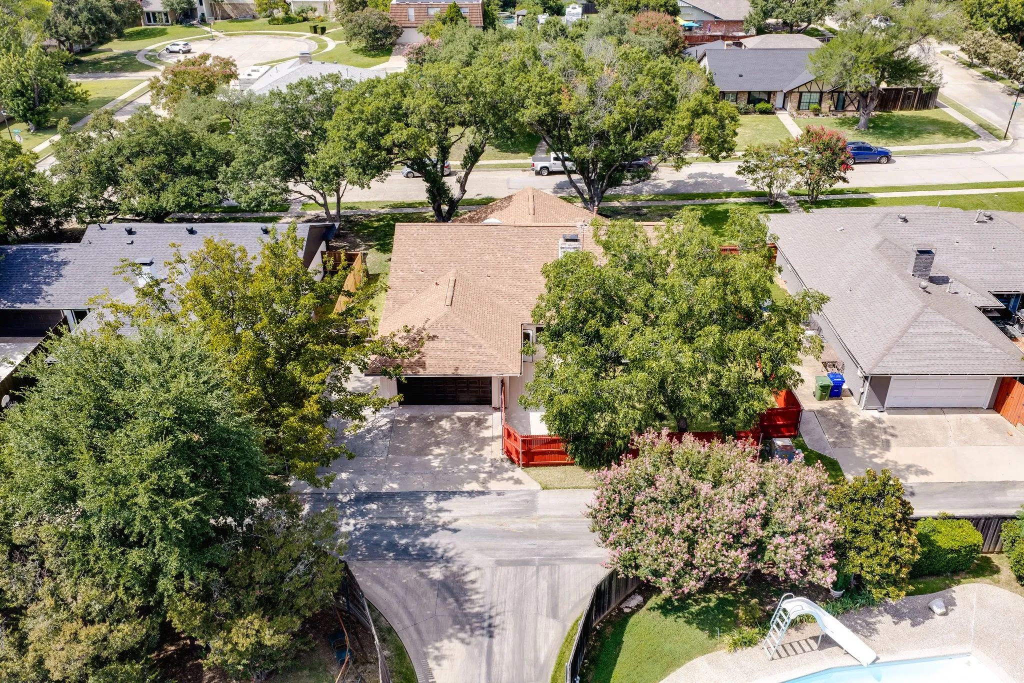 Single Family Residence For Sale in Dallas County , 1422 Lincoln Drive, Carrollton, Texas 75006, 4 Bedroom, 3 Bathroom, 2 Garage spaces, 2,333 Sqft, built in 1972, mls#21339508, Real Estate Agent in Carrollton, Homes For Sale in Dallas county, Homes For Sale in Carrollton, Realtor in Carrollton Texas, Real Estate Brokerage Independent Realty Texas, Luminita Cordes Realtor