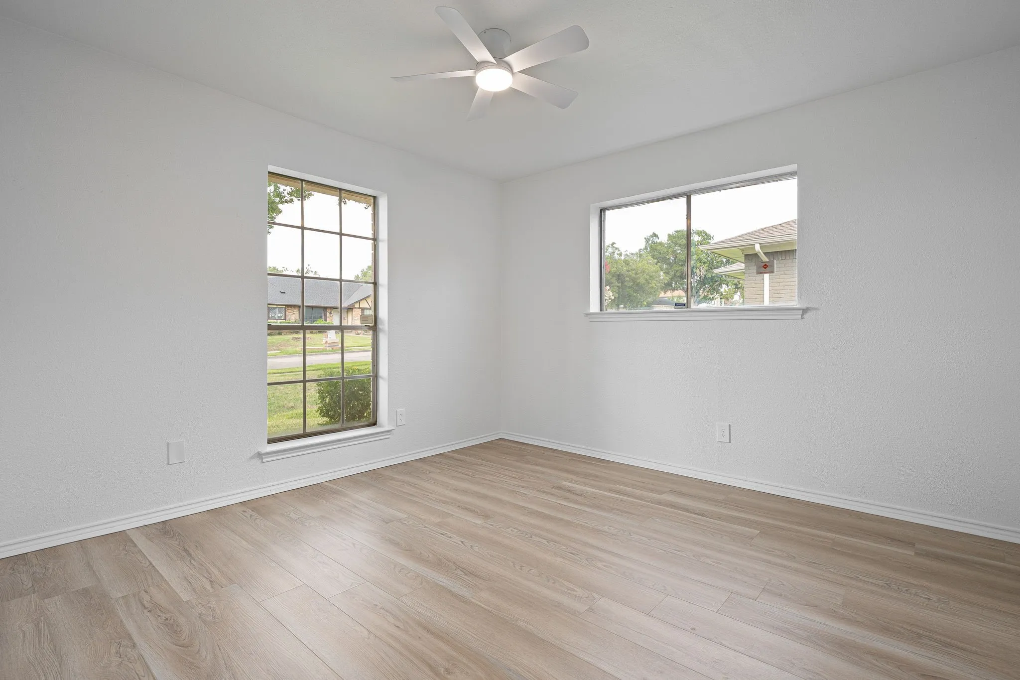 Single Family Residence For Sale in Dallas County , 1422 Lincoln Drive, Carrollton, Texas 75006, 4 Bedroom, 3 Bathroom, 2 Garage spaces, 2,333 Sqft, built in 1972, mls#21339508, Real Estate Agent in Carrollton, Homes For Sale in Dallas county, Homes For Sale in Carrollton, Realtor in Carrollton Texas, Real Estate Brokerage Independent Realty Texas, Luminita Cordes Realtor