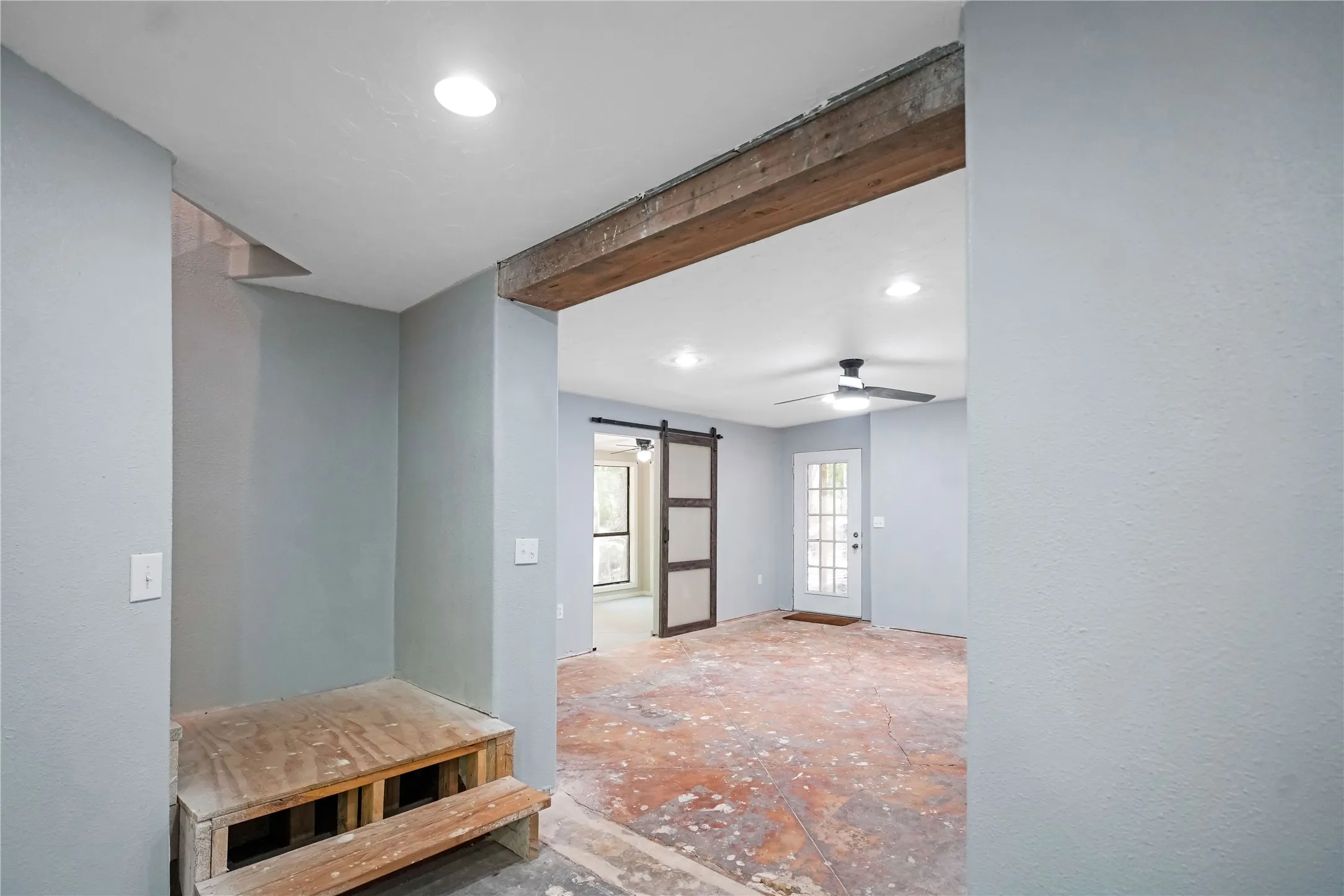 Single Family Residence For Sale in Wood County , 2228 W Holly Trail, Holly Lake Ranch, Texas 75765, 3 Bedroom, 3 Bathroom, 2 Garage spaces, 2,221 Sqft, built in 1985, mls#21339947, Real Estate Agent in Holly Lake Ranch, Homes For Sale in Wood county, Homes For Sale in Holly Lake Ranch, Realtor in Holly Lake Ranch Texas, Real Estate Brokerage Independent Realty Texas, Luminita Cordes Realtor