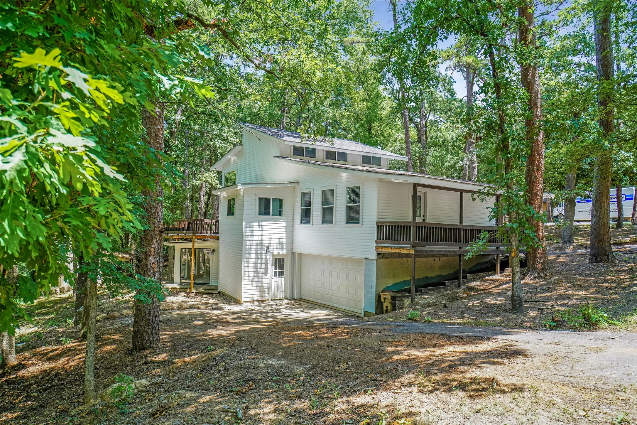 Single Family Residence For Sale in Wood County , 2228 W Holly Trail, Holly Lake Ranch, Texas 75765, 3 Bedroom, 3 Bathroom, 2 Garage spaces, 2,221 Sqft, built in 1985, mls#21339947, Real Estate Agent in Holly Lake Ranch, Homes For Sale in Wood county, Homes For Sale in Holly Lake Ranch, Realtor in Holly Lake Ranch Texas, Real Estate Brokerage Independent Realty Texas, Luminita Cordes Realtor