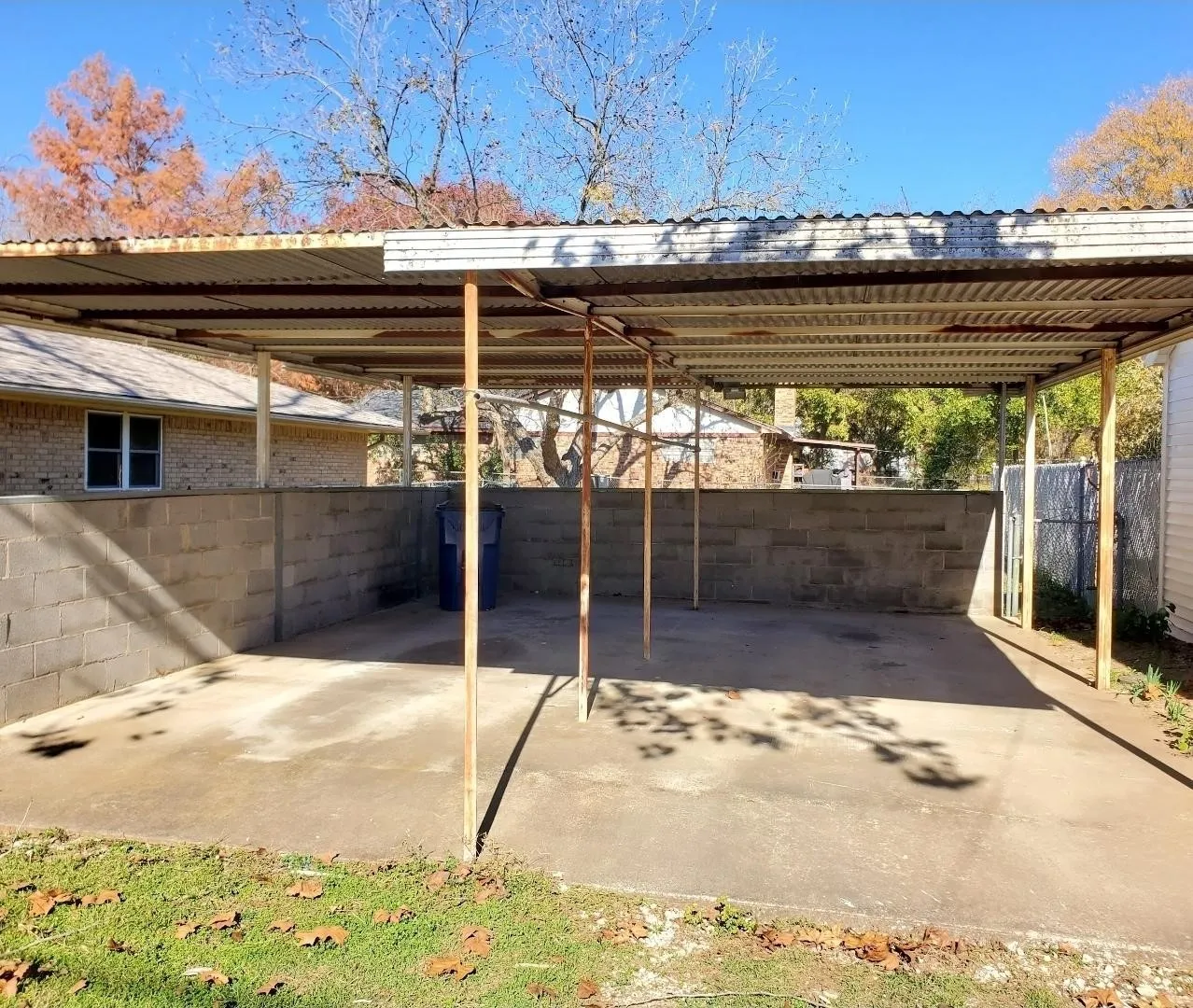 Single Family Residence For Rent in Grayson County , 2421 Loy Lake Road, Denison, Texas 75020, 3 Bedroom, 1 Bathroom, 2 Garage spaces, 1,072 Sqft, built in 1956, mls#21340276, Real Estate Agent in Denison, Homes For Rent in Grayson county, Homes For Rent in Denison, Realtor in Denison Texas, Real Estate Brokerage Independent Realty Texas, Luminita Cordes Realtor