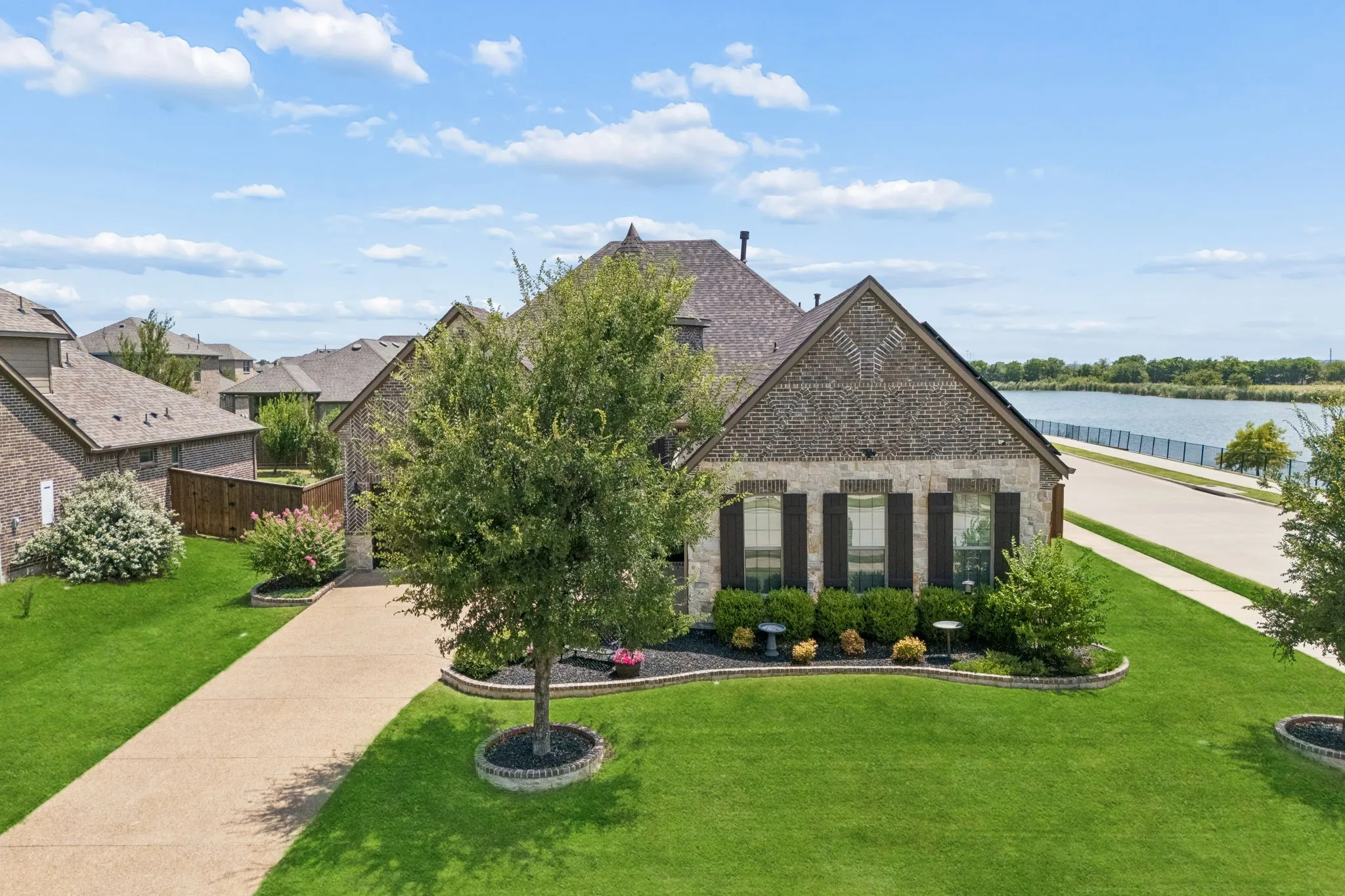 Single Family Residence For Sale in Collin County , 991 Waterview Drive, Prosper, Texas 75078, 4 Bedroom, 3 Bathroom, 3 Garage spaces, 2,668 Sqft, built in 2017, mls#21340135, Real Estate Agent in Prosper, Homes For Sale in Collin county, Homes For Sale in Prosper, Realtor in Prosper Texas, Real Estate Brokerage Independent Realty Texas, Luminita Cordes Realtor