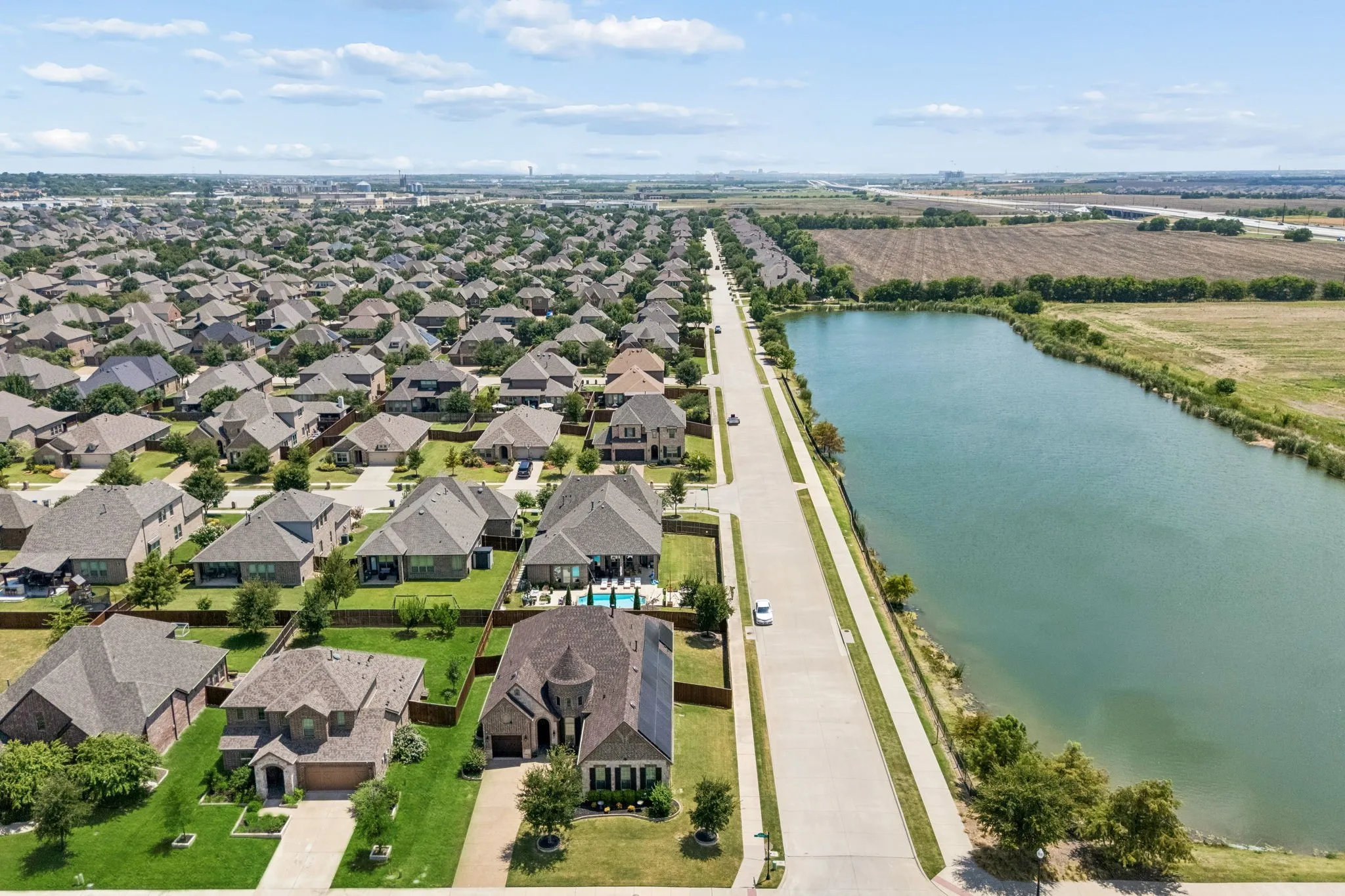 Single Family Residence For Sale in Collin County , 991 Waterview Drive, Prosper, Texas 75078, 4 Bedroom, 3 Bathroom, 3 Garage spaces, 2,668 Sqft, built in 2017, mls#21340135, Real Estate Agent in Prosper, Homes For Sale in Collin county, Homes For Sale in Prosper, Realtor in Prosper Texas, Real Estate Brokerage Independent Realty Texas, Luminita Cordes Realtor