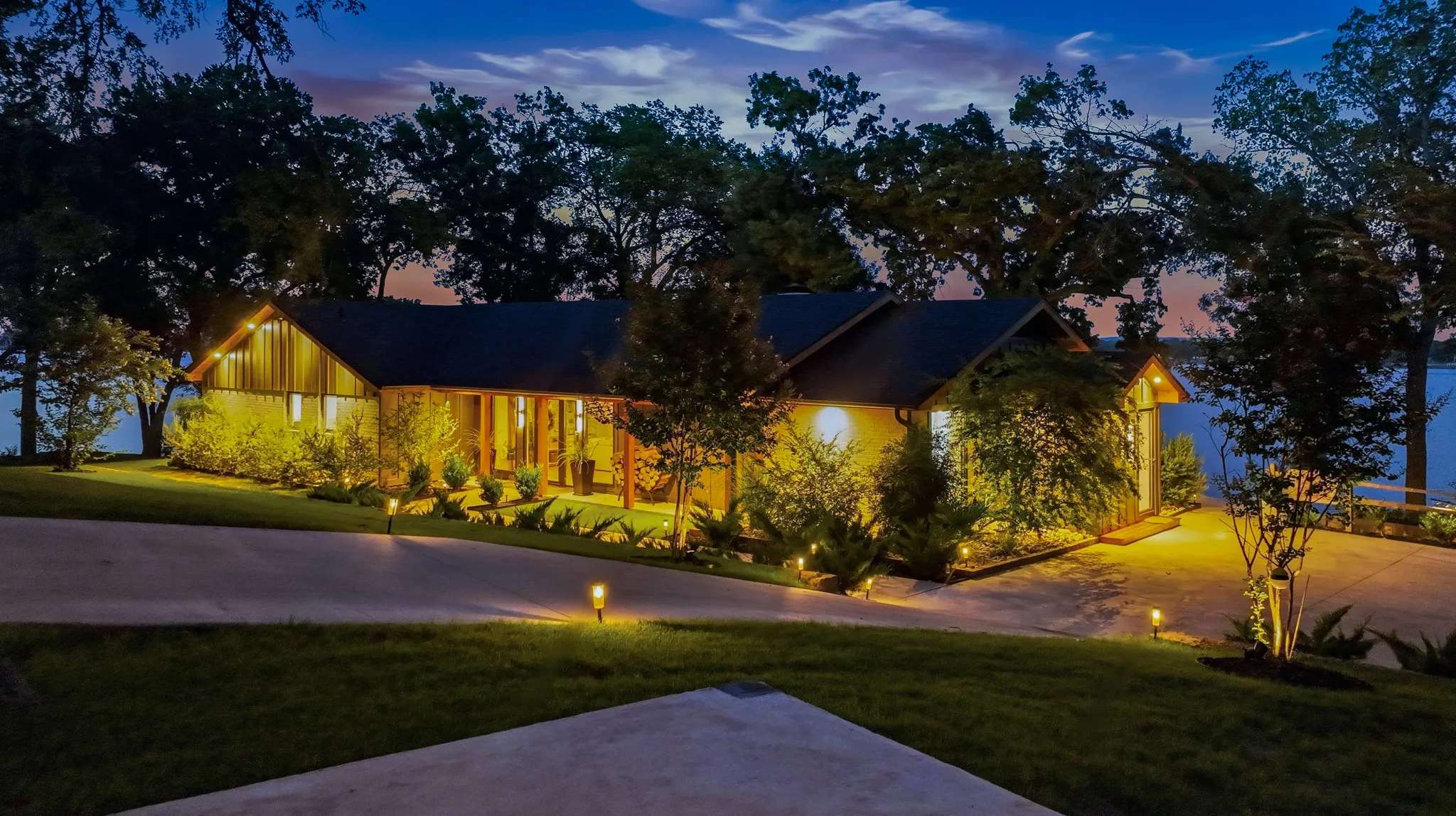 Single Family Residence For Sale in Wise County , 7250 Briar Road, Azle, Texas 76020, 3 Bedroom, 2 Bathroom, 2 Garage spaces, 2,620 Sqft, built in 1977, Price $1,925,000, mls#21340147, Real Estate Agent in Azle, Homes For Sale in Wise county, Homes For Sale in Azle, Realtor in Azle Texas, Real Estate Brokerage Independent Realty Texas, Luminita Cordes Realtor