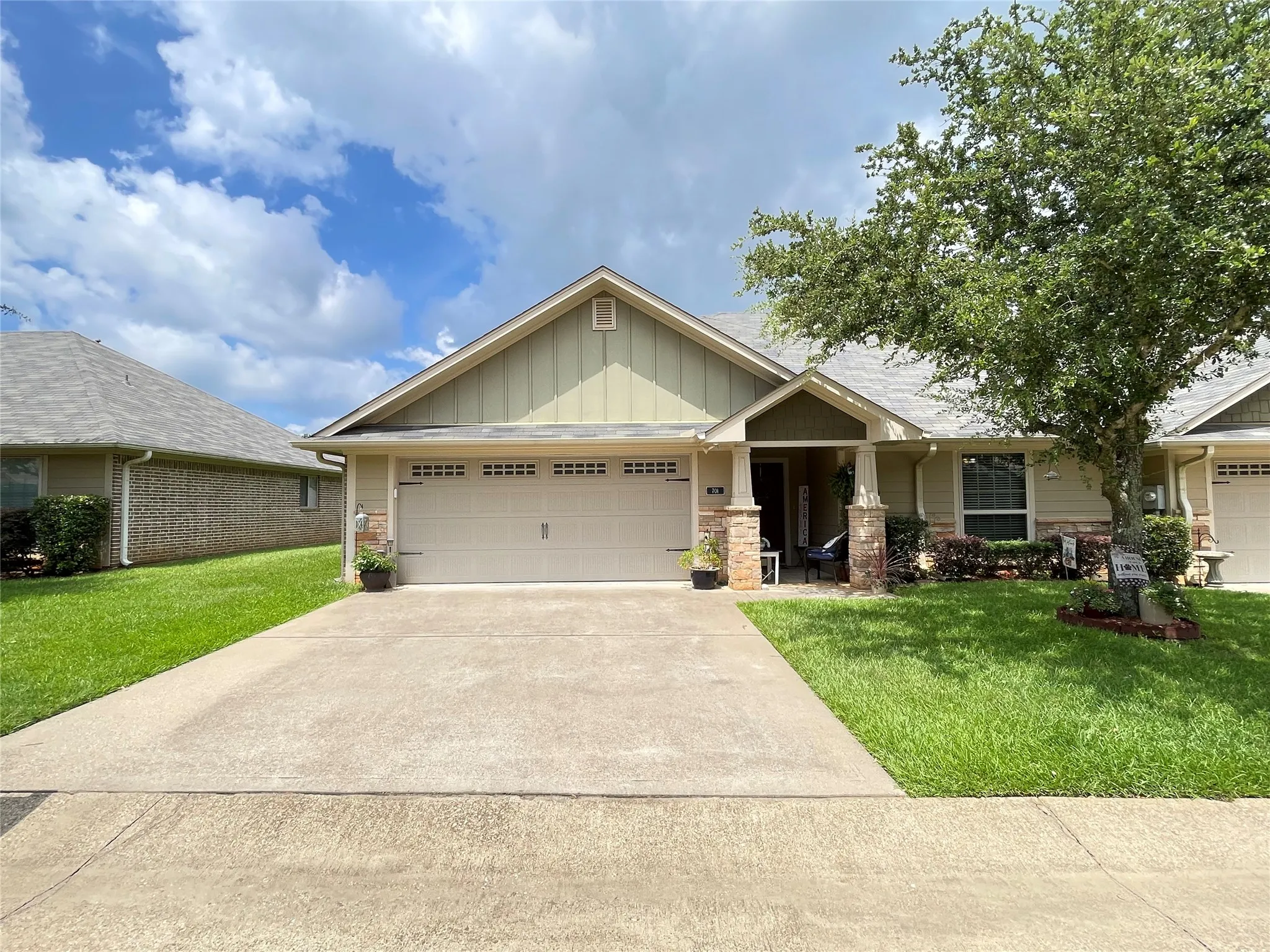 Condominium For Sale in Smith County , 421 W Cumberland Road 701, Tyler, Texas 75703, 2 Bedrooms, 2 Bathrooms, 2 Garage spaces, 1,567 Sqft, built in 2012, Price $276,500, mls#21340299, Real Estate Agent in Tyler, Homes For Sale in Smith county, Homes For Sale in Tyler, Realtor in Tyler Texas, Real Estate Brokerage Independent Realty Texas, Luminita Cordes Realtor