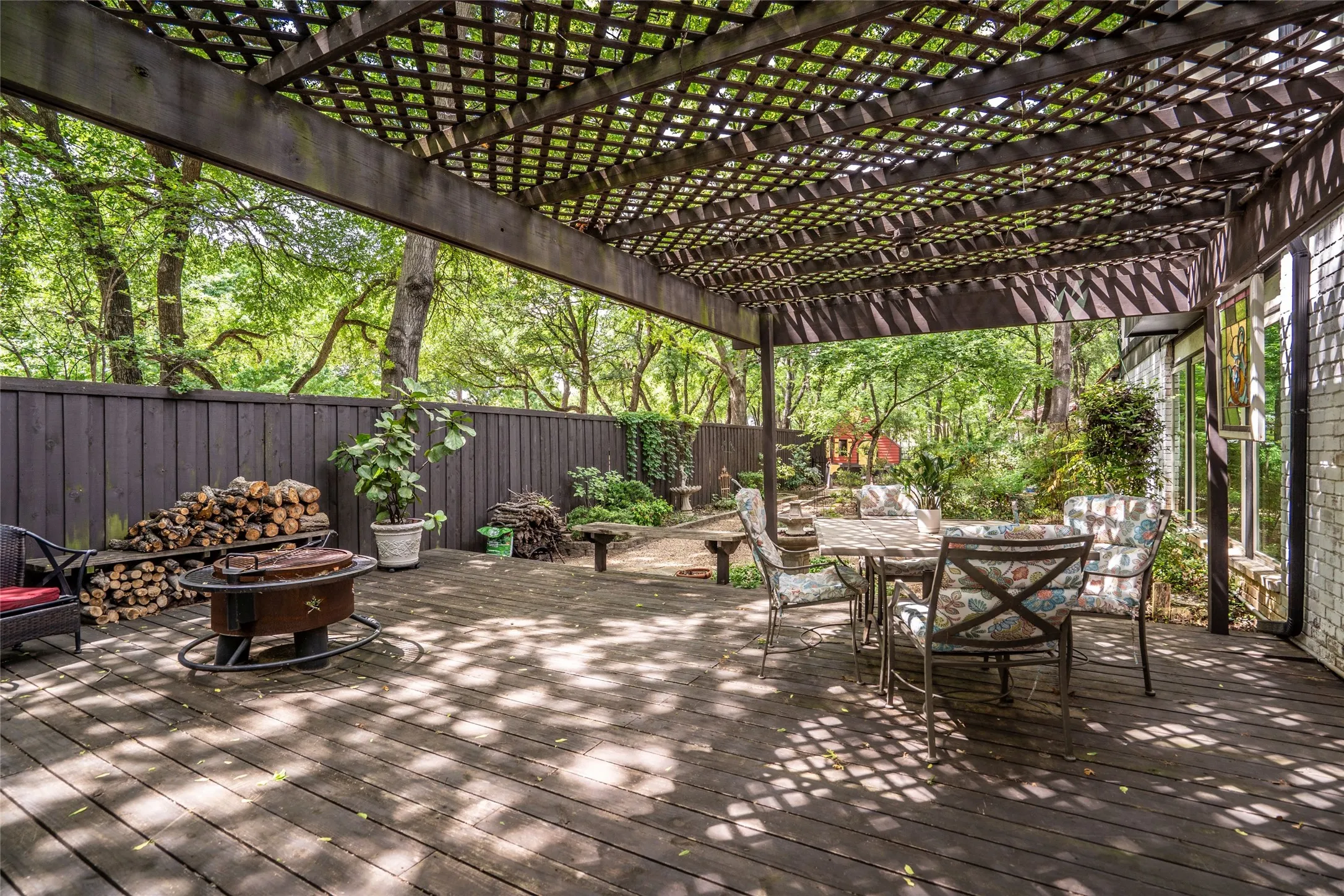 Single Family Residence For Sale in Tarrant County , 3 Echo Cove, Grapevine, Texas 76051, 4 Bedroom, 3 Bathroom, 2 Garage spaces, 2,410 Sqft, built in 1979, mls#21339001, Real Estate Agent in Grapevine, Homes For Sale in Tarrant county, Homes For Sale in Grapevine, Realtor in Grapevine Texas, Real Estate Brokerage Independent Realty Texas, Luminita Cordes Realtor
