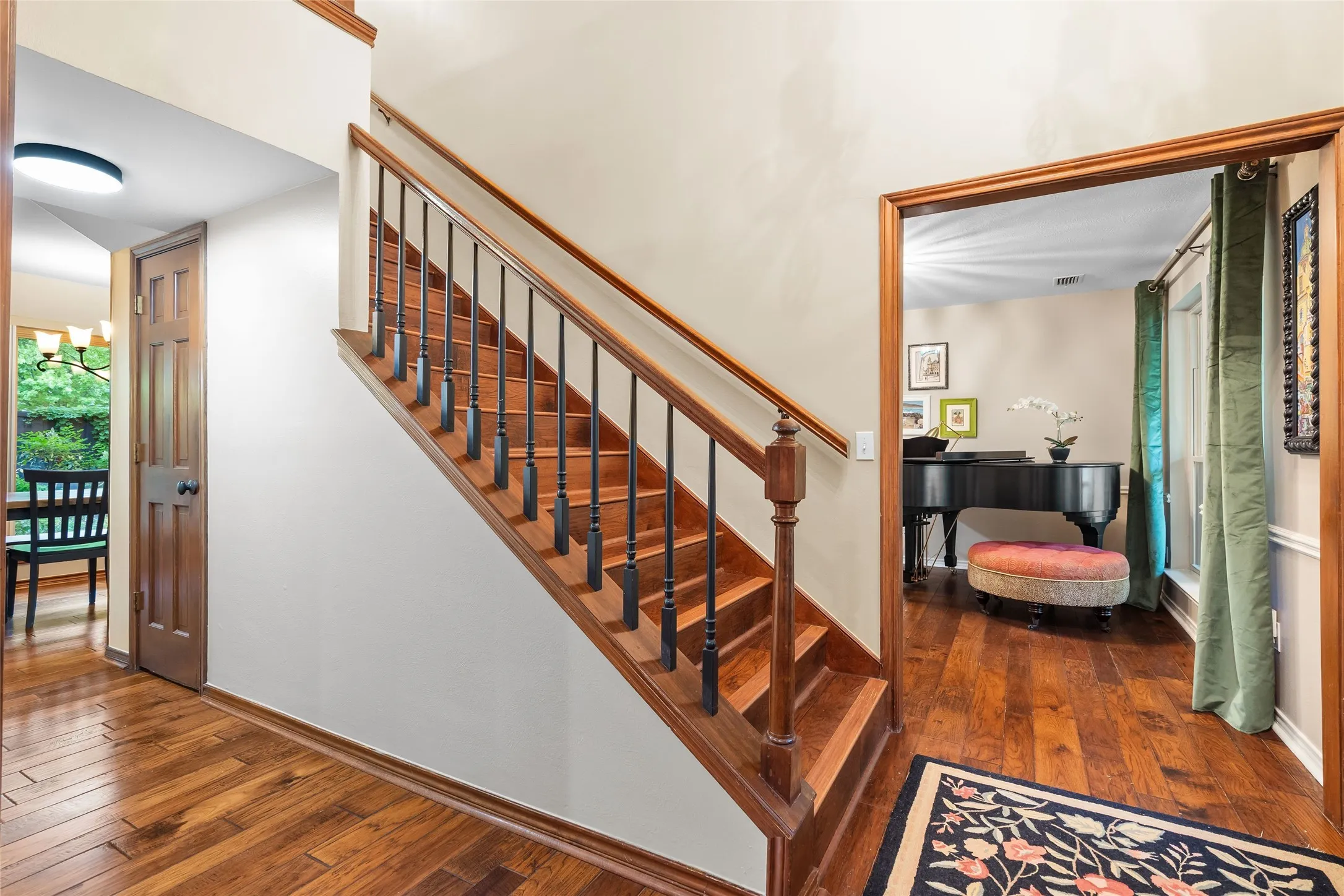 Single Family Residence For Sale in Tarrant County , 3 Echo Cove, Grapevine, Texas 76051, 4 Bedroom, 3 Bathroom, 2 Garage spaces, 2,410 Sqft, built in 1979, mls#21339001, Real Estate Agent in Grapevine, Homes For Sale in Tarrant county, Homes For Sale in Grapevine, Realtor in Grapevine Texas, Real Estate Brokerage Independent Realty Texas, Luminita Cordes Realtor