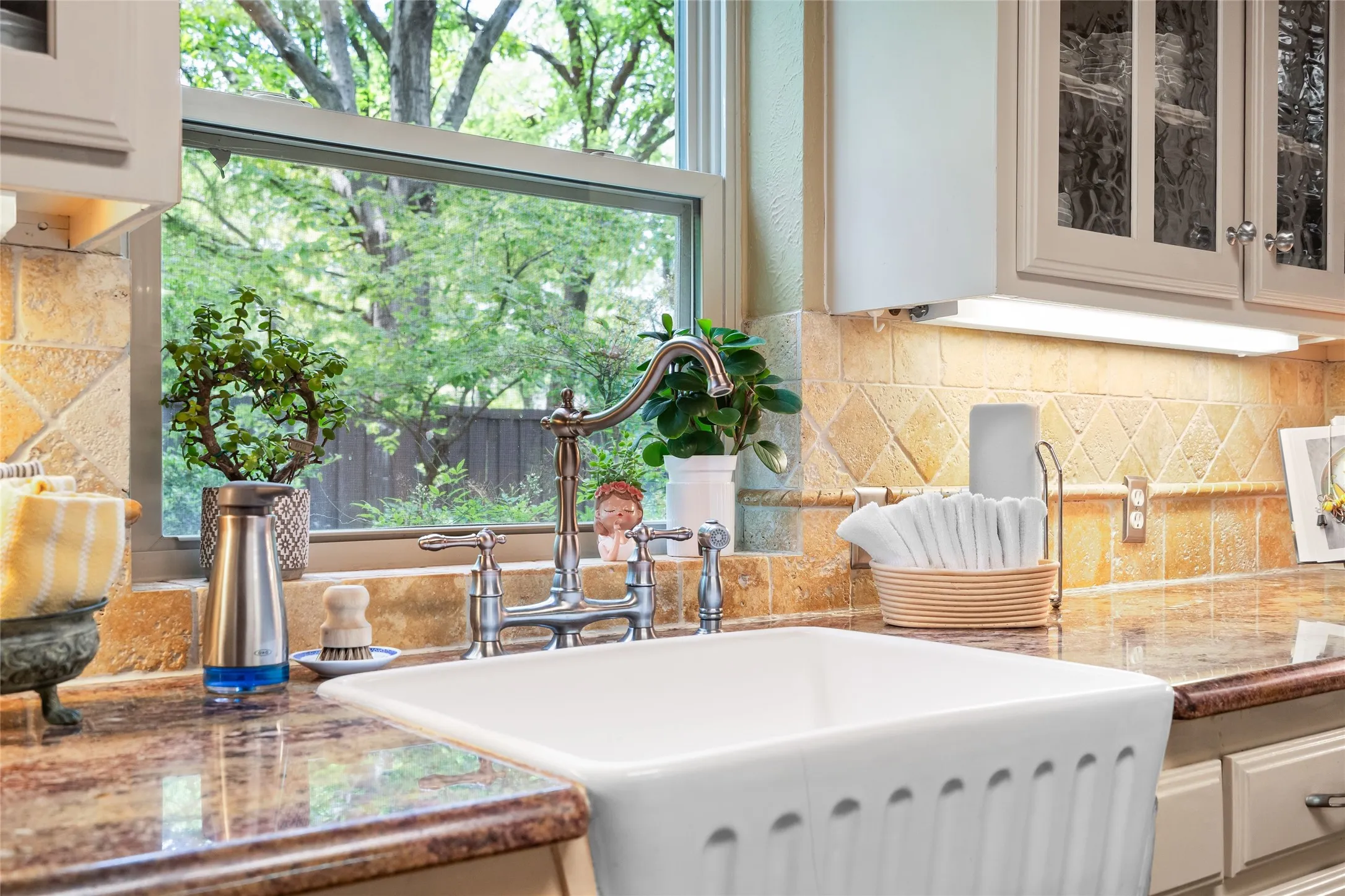 Single Family Residence For Sale in Tarrant County , 3 Echo Cove, Grapevine, Texas 76051, 4 Bedroom, 3 Bathroom, 2 Garage spaces, 2,410 Sqft, built in 1979, mls#21339001, Real Estate Agent in Grapevine, Homes For Sale in Tarrant county, Homes For Sale in Grapevine, Realtor in Grapevine Texas, Real Estate Brokerage Independent Realty Texas, Luminita Cordes Realtor
