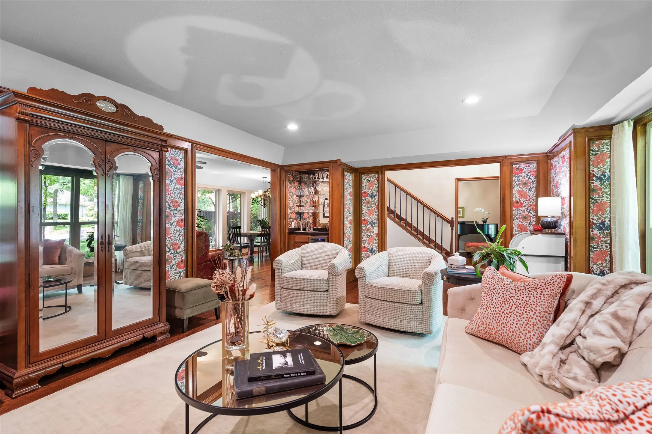 Single Family Residence For Sale in Tarrant County , 3 Echo Cove, Grapevine, Texas 76051, 4 Bedroom, 3 Bathroom, 2 Garage spaces, 2,410 Sqft, built in 1979, mls#21339001, Real Estate Agent in Grapevine, Homes For Sale in Tarrant county, Homes For Sale in Grapevine, Realtor in Grapevine Texas, Real Estate Brokerage Independent Realty Texas, Luminita Cordes Realtor