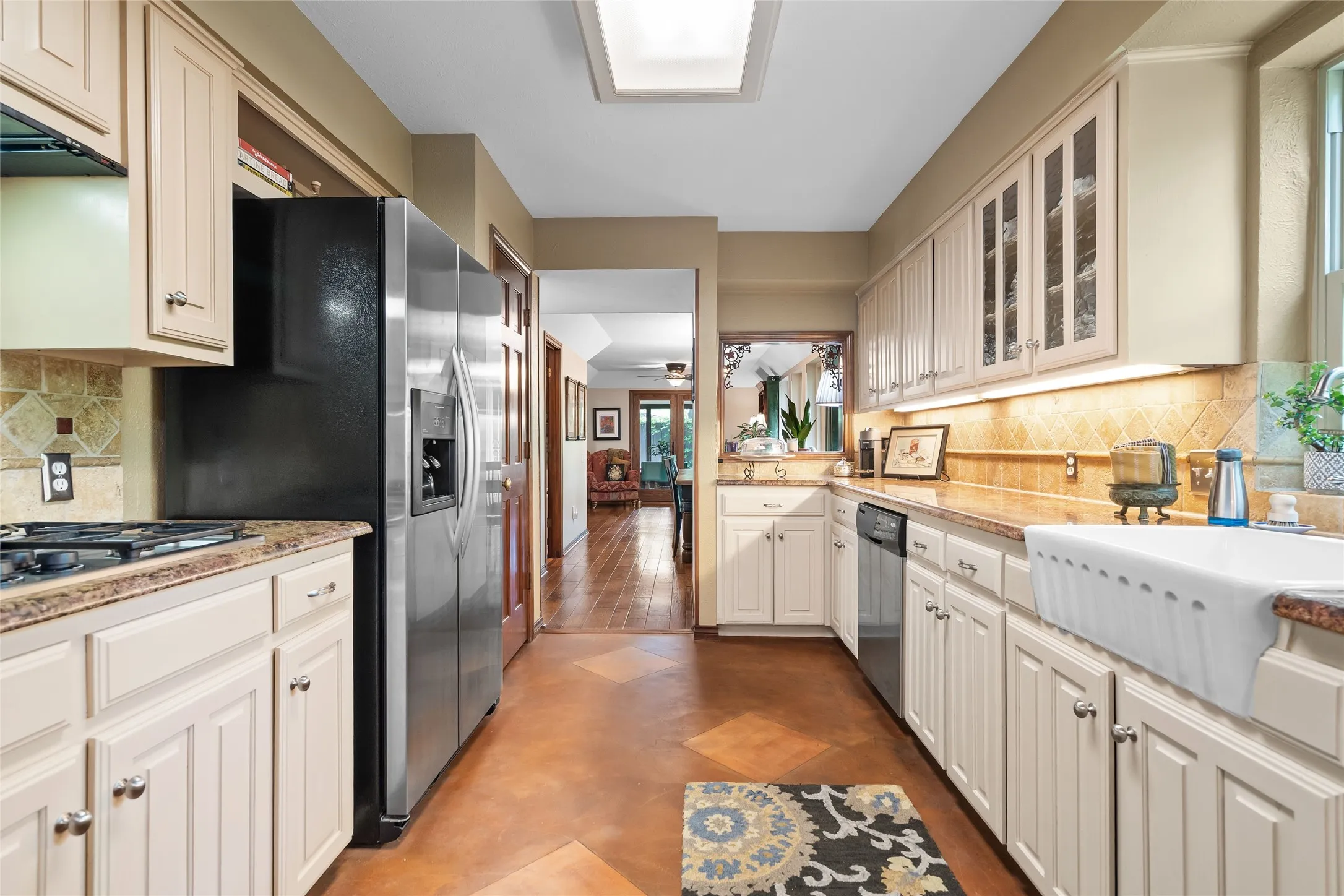 Single Family Residence For Sale in Tarrant County , 3 Echo Cove, Grapevine, Texas 76051, 4 Bedroom, 3 Bathroom, 2 Garage spaces, 2,410 Sqft, built in 1979, mls#21339001, Real Estate Agent in Grapevine, Homes For Sale in Tarrant county, Homes For Sale in Grapevine, Realtor in Grapevine Texas, Real Estate Brokerage Independent Realty Texas, Luminita Cordes Realtor