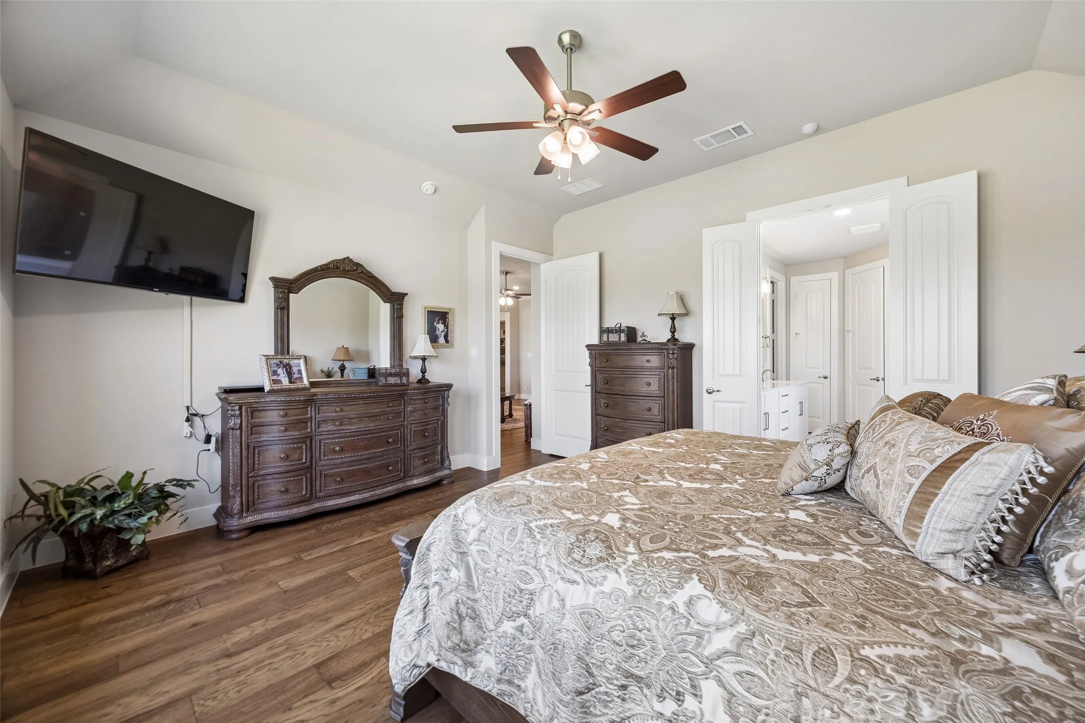 Single Family Residence For Sale in Fannin County , 630 Brown Road, Leonard, Texas 75452, 4 Bedrooms, 4 Bathrooms, 3 Garage spaces, 2,910 Sqft, built in 2024, Price $599,000, mls#21339404, Real Estate Agent in Leonard, Homes For Sale in Fannin county, Homes For Sale in Leonard, Realtor in Leonard Texas, Real Estate Brokerage Independent Realty Texas, Luminita Cordes Realtor