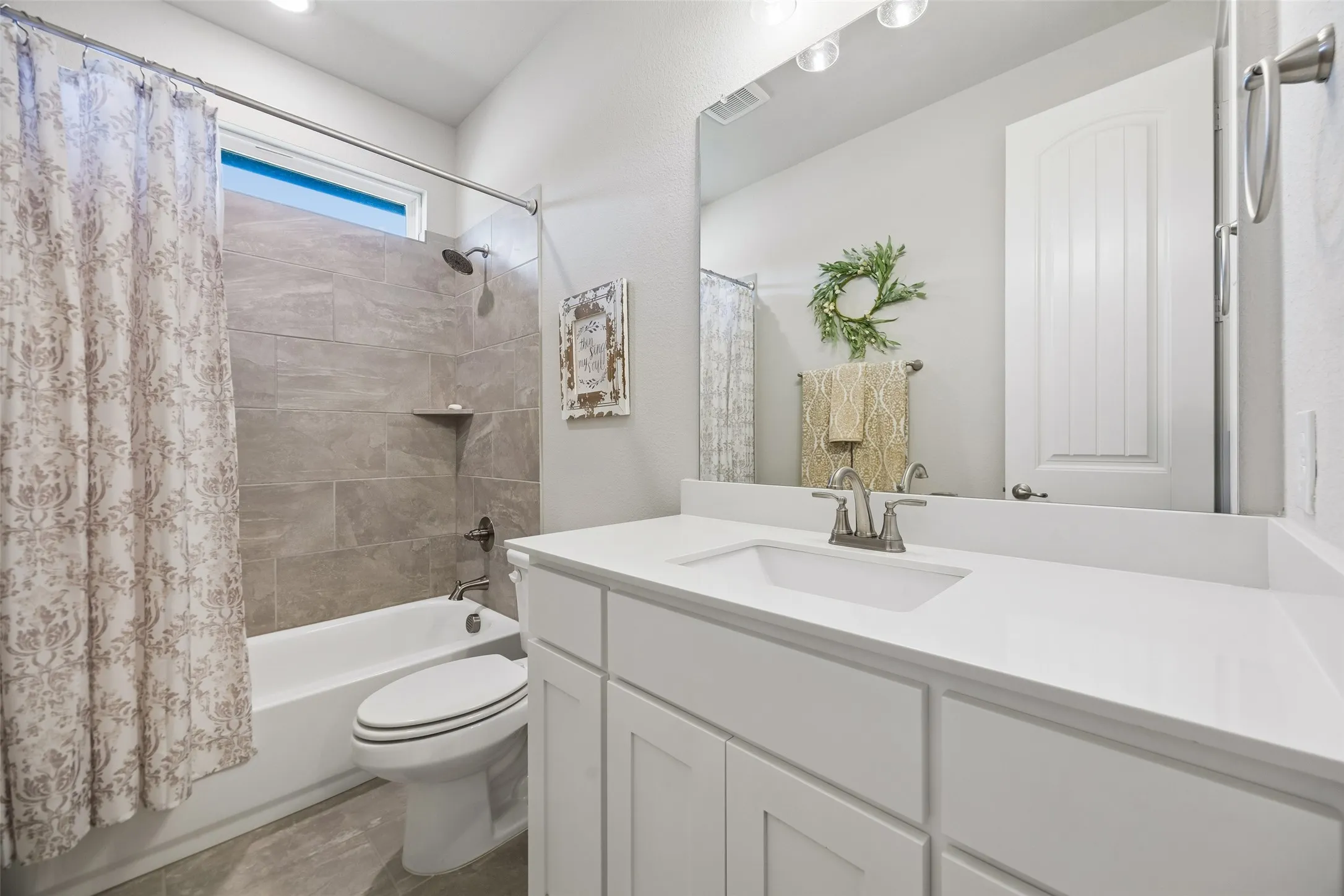 Single Family Residence For Sale in Fannin County , 630 Brown Road, Leonard, Texas 75452, 4 Bedrooms, 4 Bathrooms, 3 Garage spaces, 2,910 Sqft, built in 2024, Price $599,000, mls#21339404, Real Estate Agent in Leonard, Homes For Sale in Fannin county, Homes For Sale in Leonard, Realtor in Leonard Texas, Real Estate Brokerage Independent Realty Texas, Luminita Cordes Realtor