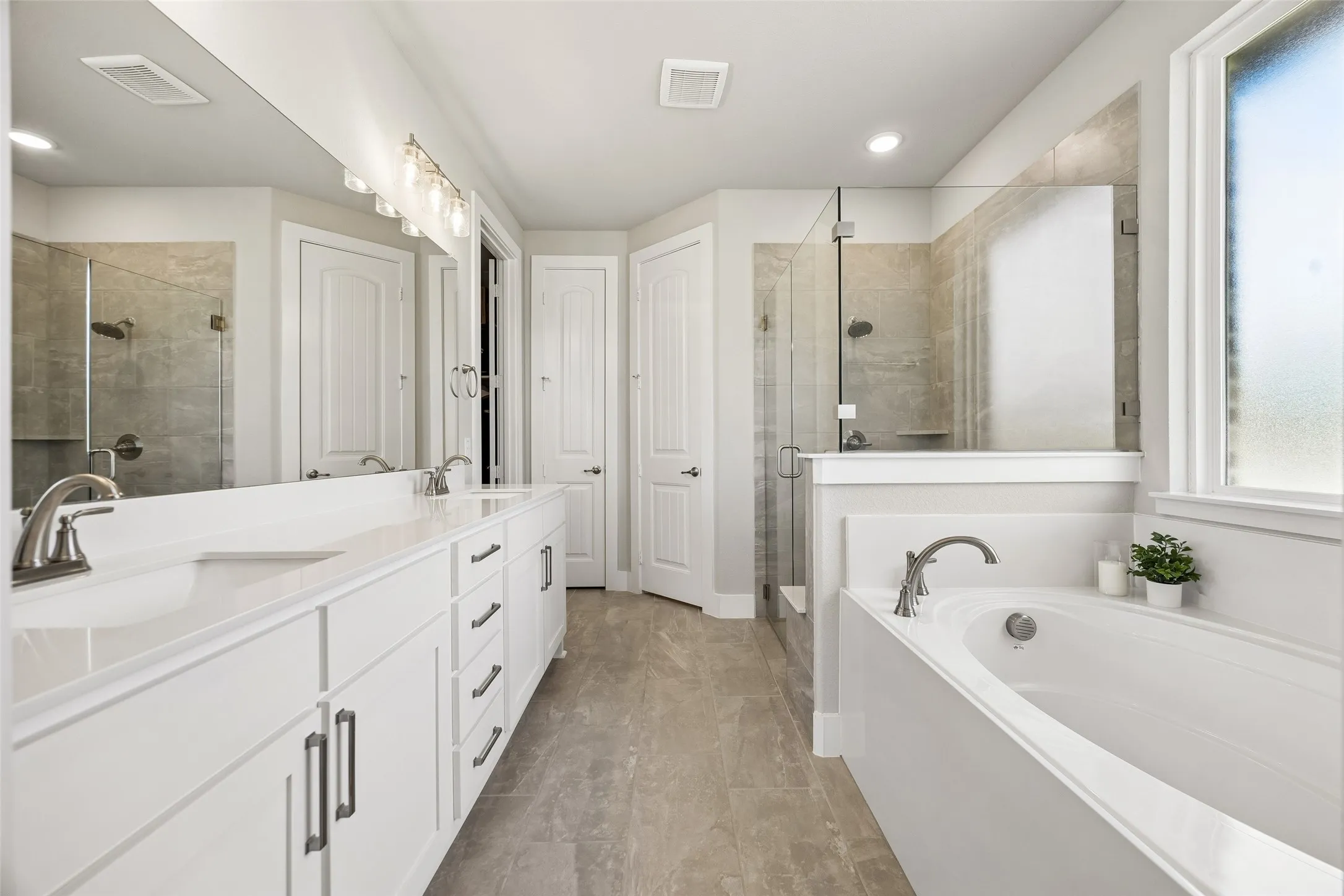 Single Family Residence For Sale in Fannin County , 630 Brown Road, Leonard, Texas 75452, 4 Bedrooms, 4 Bathrooms, 3 Garage spaces, 2,910 Sqft, built in 2024, Price $599,000, mls#21339404, Real Estate Agent in Leonard, Homes For Sale in Fannin county, Homes For Sale in Leonard, Realtor in Leonard Texas, Real Estate Brokerage Independent Realty Texas, Luminita Cordes Realtor