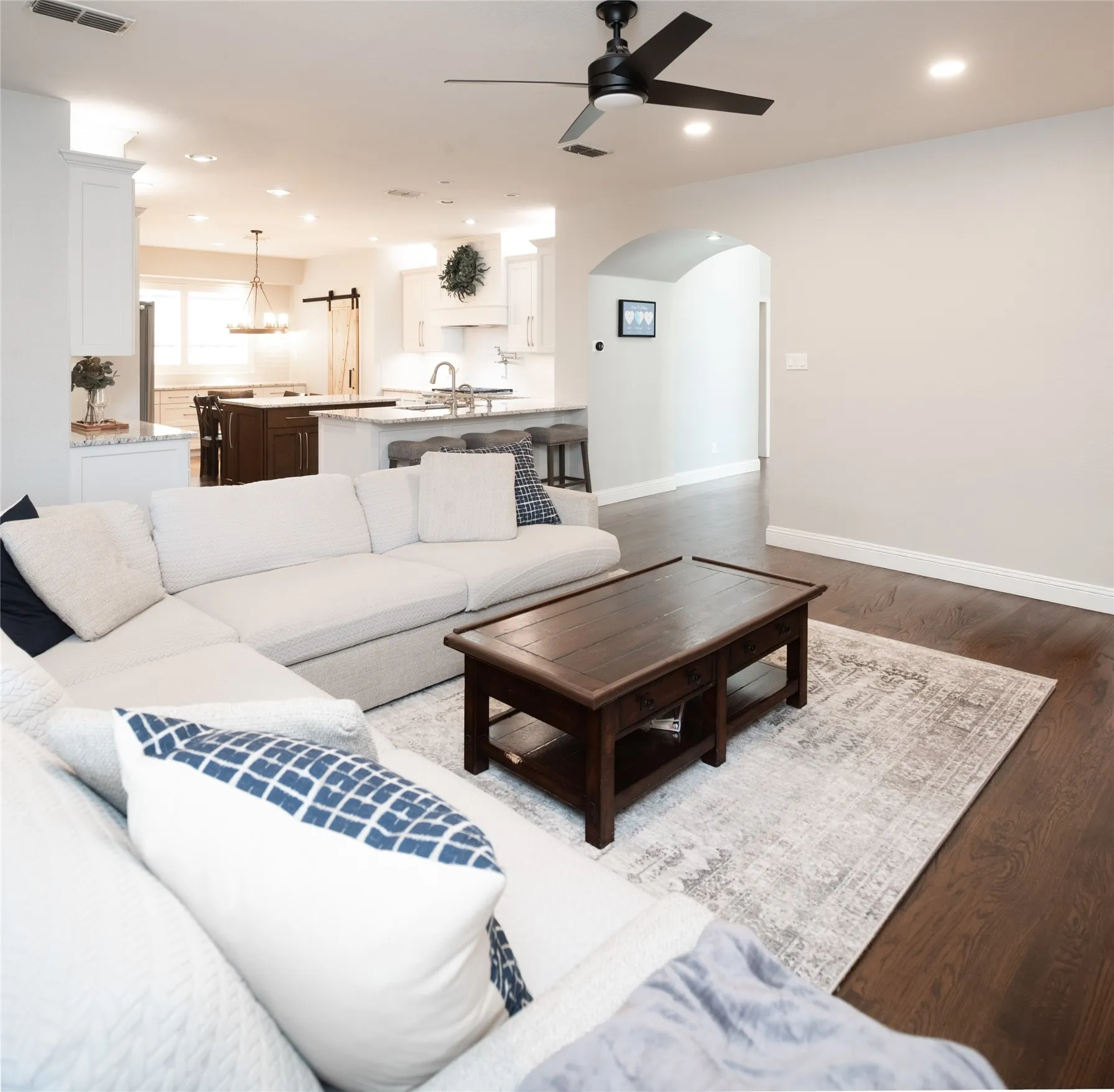 Single Family Residence For Sale in Collin County , 14709 Holly Leaf Drive, Frisco, Texas 75035, 4 Bedroom, 4 Bathroom, 2 Garage spaces, 3,049 Sqft, built in 2003, mls#21338910, Real Estate Agent in Frisco, Homes For Sale in Collin county, Homes For Sale in Frisco, Realtor in Frisco Texas, Real Estate Brokerage Independent Realty Texas, Luminita Cordes Realtor