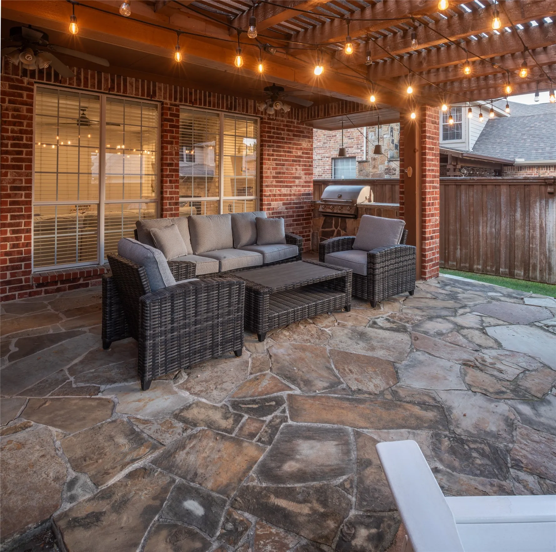 Single Family Residence For Sale in Collin County , 14709 Holly Leaf Drive, Frisco, Texas 75035, 4 Bedroom, 4 Bathroom, 2 Garage spaces, 3,049 Sqft, built in 2003, mls#21338910, Real Estate Agent in Frisco, Homes For Sale in Collin county, Homes For Sale in Frisco, Realtor in Frisco Texas, Real Estate Brokerage Independent Realty Texas, Luminita Cordes Realtor
