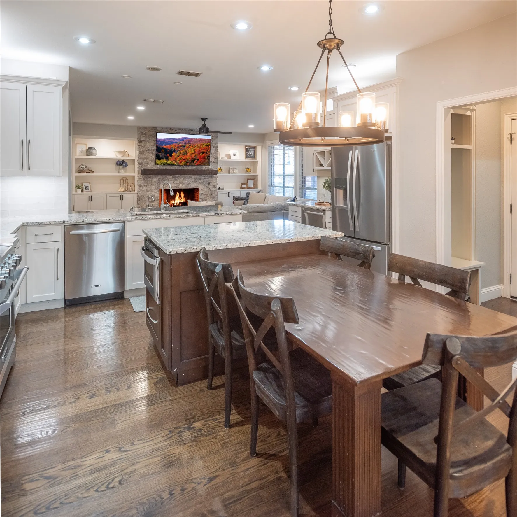 Single Family Residence For Sale in Collin County , 14709 Holly Leaf Drive, Frisco, Texas 75035, 4 Bedroom, 4 Bathroom, 2 Garage spaces, 3,049 Sqft, built in 2003, mls#21338910, Real Estate Agent in Frisco, Homes For Sale in Collin county, Homes For Sale in Frisco, Realtor in Frisco Texas, Real Estate Brokerage Independent Realty Texas, Luminita Cordes Realtor