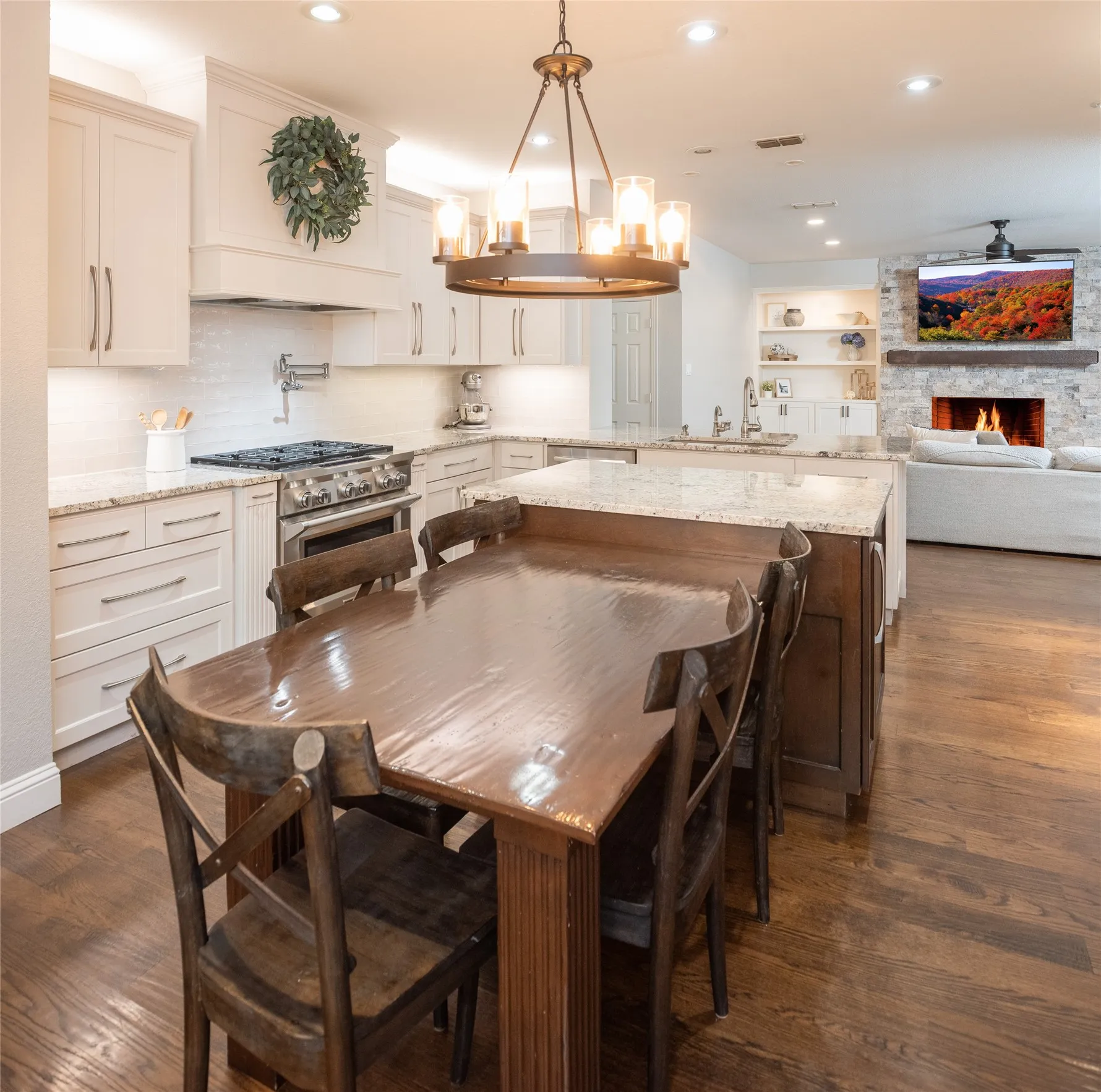 Single Family Residence For Sale in Collin County , 14709 Holly Leaf Drive, Frisco, Texas 75035, 4 Bedroom, 4 Bathroom, 2 Garage spaces, 3,049 Sqft, built in 2003, mls#21338910, Real Estate Agent in Frisco, Homes For Sale in Collin county, Homes For Sale in Frisco, Realtor in Frisco Texas, Real Estate Brokerage Independent Realty Texas, Luminita Cordes Realtor