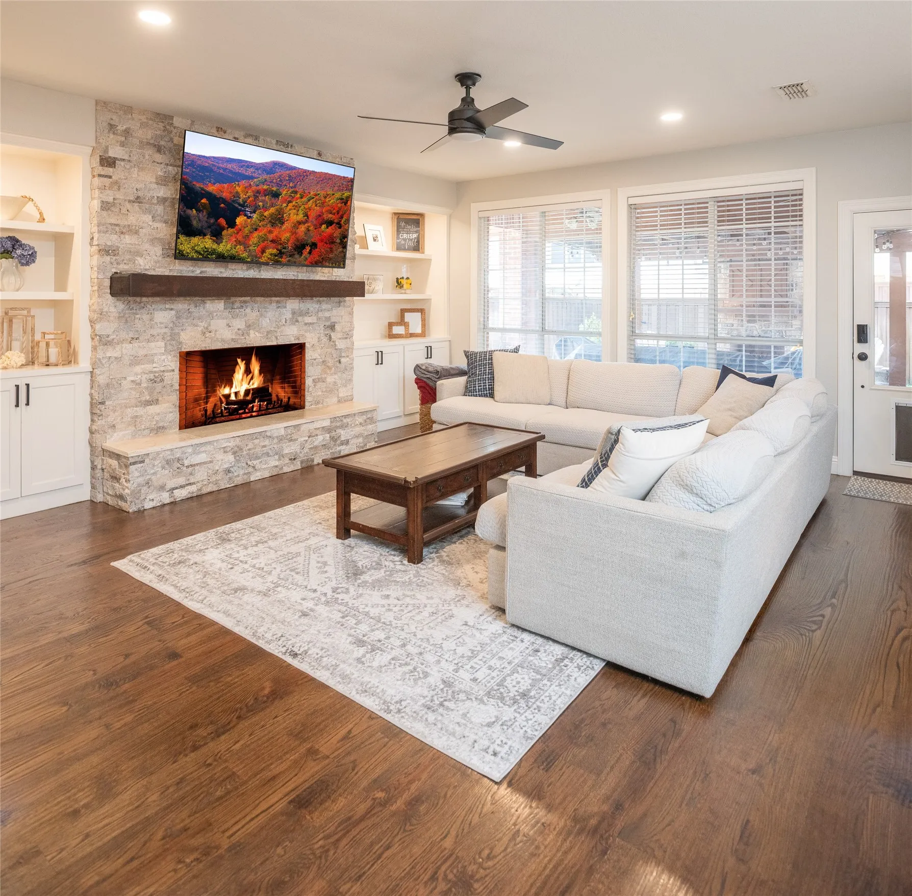 Single Family Residence For Sale in Collin County , 14709 Holly Leaf Drive, Frisco, Texas 75035, 4 Bedroom, 4 Bathroom, 2 Garage spaces, 3,049 Sqft, built in 2003, mls#21338910, Real Estate Agent in Frisco, Homes For Sale in Collin county, Homes For Sale in Frisco, Realtor in Frisco Texas, Real Estate Brokerage Independent Realty Texas, Luminita Cordes Realtor