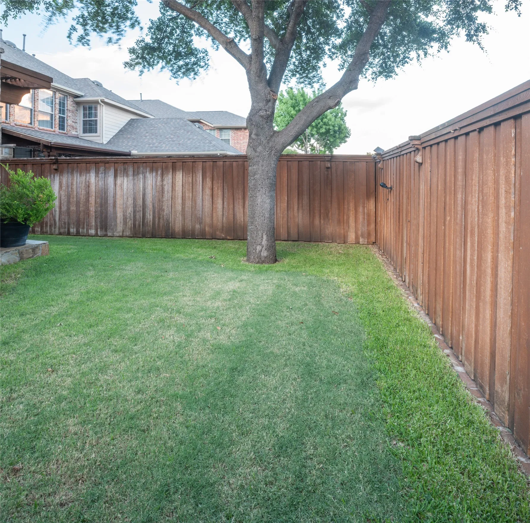 Single Family Residence For Sale in Collin County , 14709 Holly Leaf Drive, Frisco, Texas 75035, 4 Bedroom, 4 Bathroom, 2 Garage spaces, 3,049 Sqft, built in 2003, mls#21338910, Real Estate Agent in Frisco, Homes For Sale in Collin county, Homes For Sale in Frisco, Realtor in Frisco Texas, Real Estate Brokerage Independent Realty Texas, Luminita Cordes Realtor