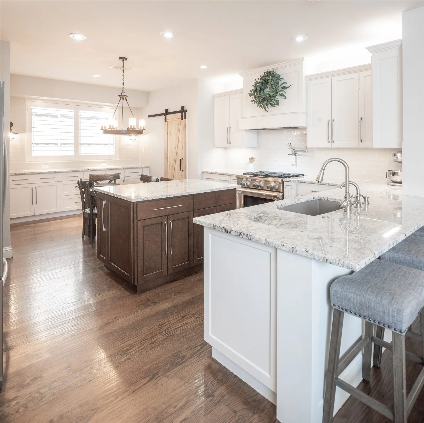Single Family Residence For Sale in Collin County , 14709 Holly Leaf Drive, Frisco, Texas 75035, 4 Bedroom, 4 Bathroom, 2 Garage spaces, 3,049 Sqft, built in 2003, mls#21338910, Real Estate Agent in Frisco, Homes For Sale in Collin county, Homes For Sale in Frisco, Realtor in Frisco Texas, Real Estate Brokerage Independent Realty Texas, Luminita Cordes Realtor