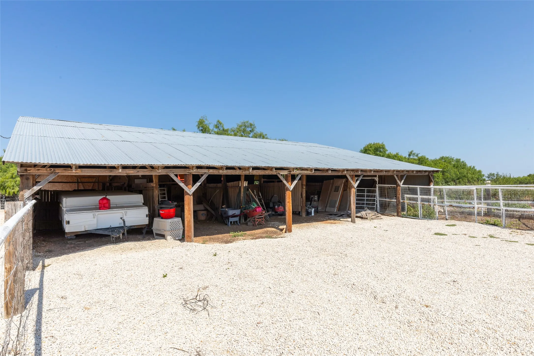 Single Family Residence For Sale in Taylor County , 542 County Road 505, Abilene, Texas 79601, 4 Bedroom, 2 Bathroom, Garage spaces, 2,228 Sqft, built in 1984, mls#21340303, Real Estate Agent in Abilene, Homes For Sale in Taylor county, Homes For Sale in Abilene, Realtor in Abilene Texas, Real Estate Brokerage Independent Realty Texas, Luminita Cordes Realtor