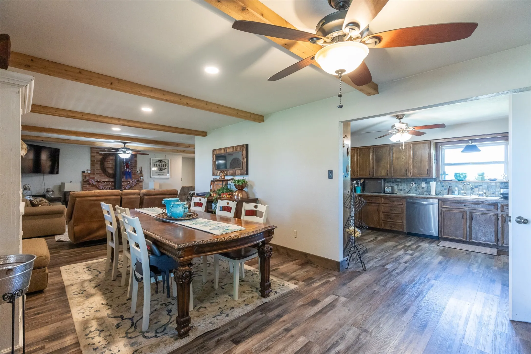 Single Family Residence For Sale in Taylor County , 542 County Road 505, Abilene, Texas 79601, 4 Bedroom, 2 Bathroom, Garage spaces, 2,228 Sqft, built in 1984, mls#21340303, Real Estate Agent in Abilene, Homes For Sale in Taylor county, Homes For Sale in Abilene, Realtor in Abilene Texas, Real Estate Brokerage Independent Realty Texas, Luminita Cordes Realtor