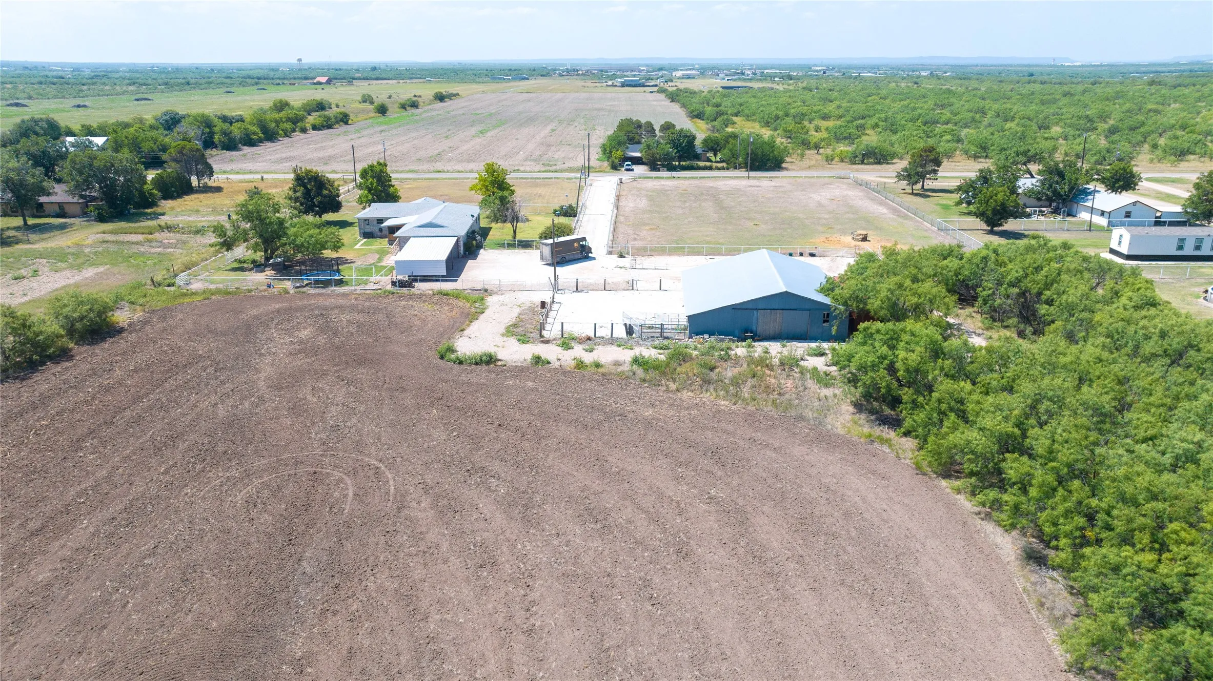 Single Family Residence For Sale in Taylor County , 542 County Road 505, Abilene, Texas 79601, 4 Bedroom, 2 Bathroom, Garage spaces, 2,228 Sqft, built in 1984, mls#21340303, Real Estate Agent in Abilene, Homes For Sale in Taylor county, Homes For Sale in Abilene, Realtor in Abilene Texas, Real Estate Brokerage Independent Realty Texas, Luminita Cordes Realtor