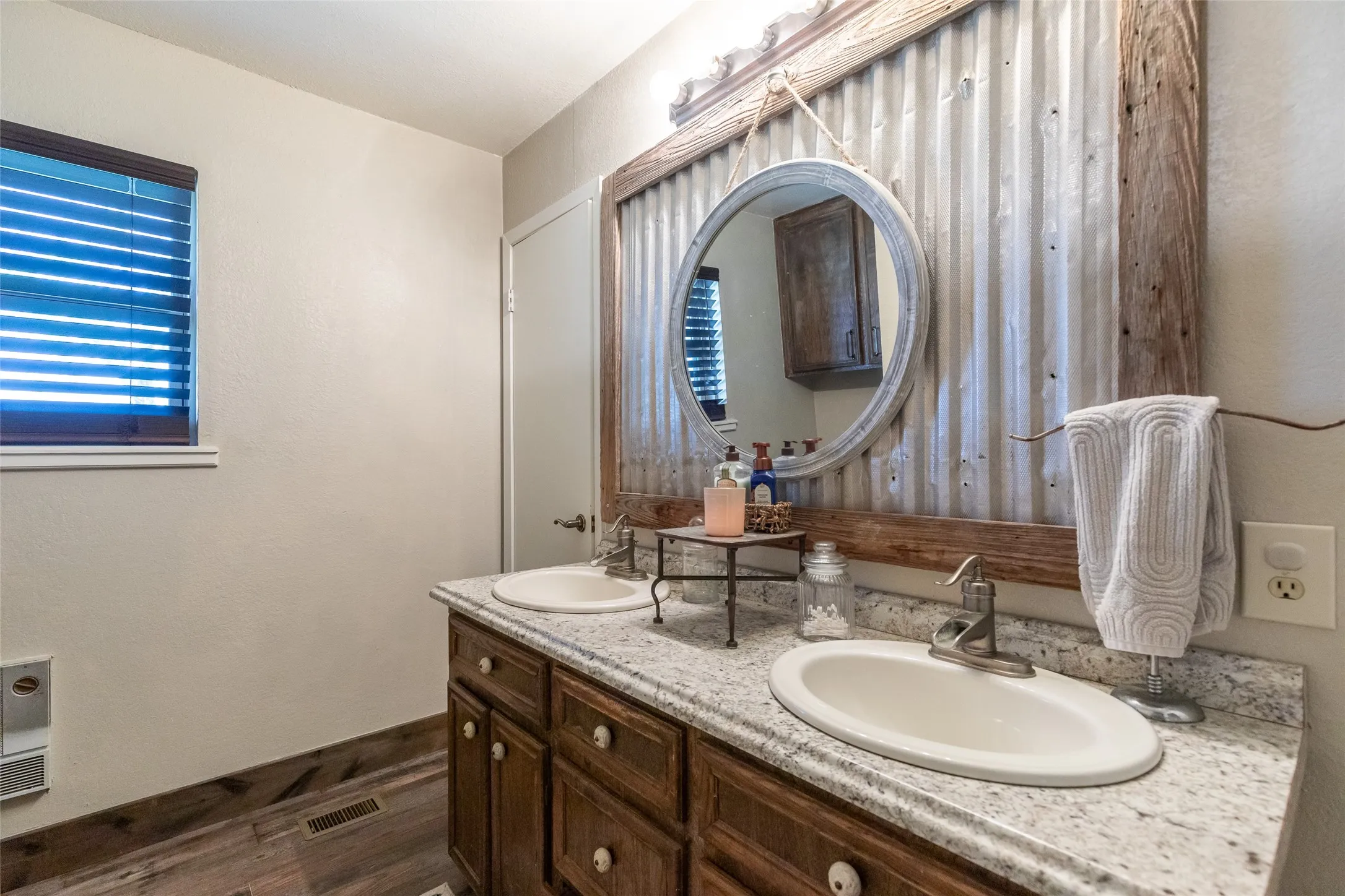 Single Family Residence For Sale in Taylor County , 542 County Road 505, Abilene, Texas 79601, 4 Bedroom, 2 Bathroom, Garage spaces, 2,228 Sqft, built in 1984, mls#21340303, Real Estate Agent in Abilene, Homes For Sale in Taylor county, Homes For Sale in Abilene, Realtor in Abilene Texas, Real Estate Brokerage Independent Realty Texas, Luminita Cordes Realtor