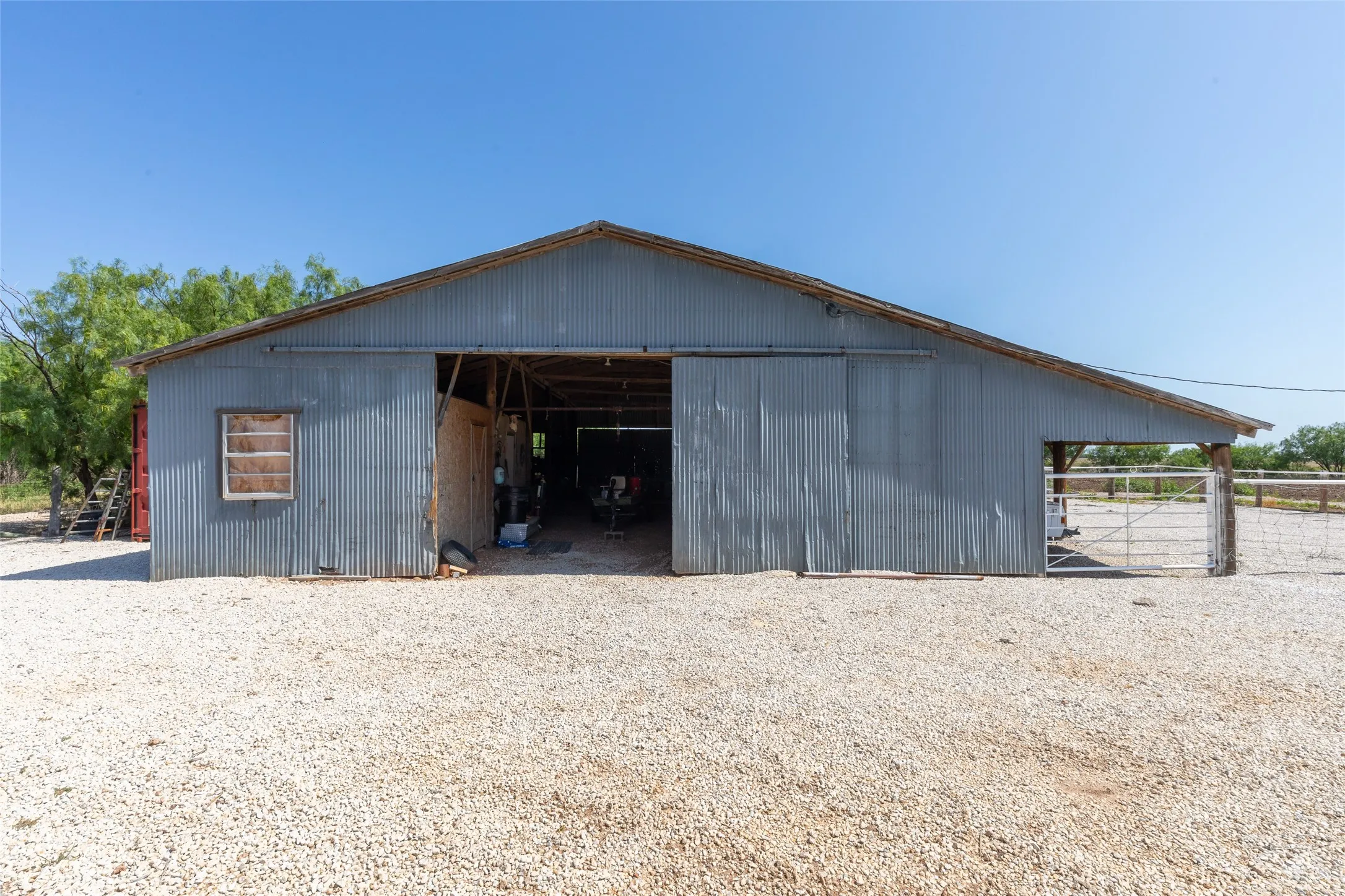 Single Family Residence For Sale in Taylor County , 542 County Road 505, Abilene, Texas 79601, 4 Bedroom, 2 Bathroom, Garage spaces, 2,228 Sqft, built in 1984, mls#21340303, Real Estate Agent in Abilene, Homes For Sale in Taylor county, Homes For Sale in Abilene, Realtor in Abilene Texas, Real Estate Brokerage Independent Realty Texas, Luminita Cordes Realtor