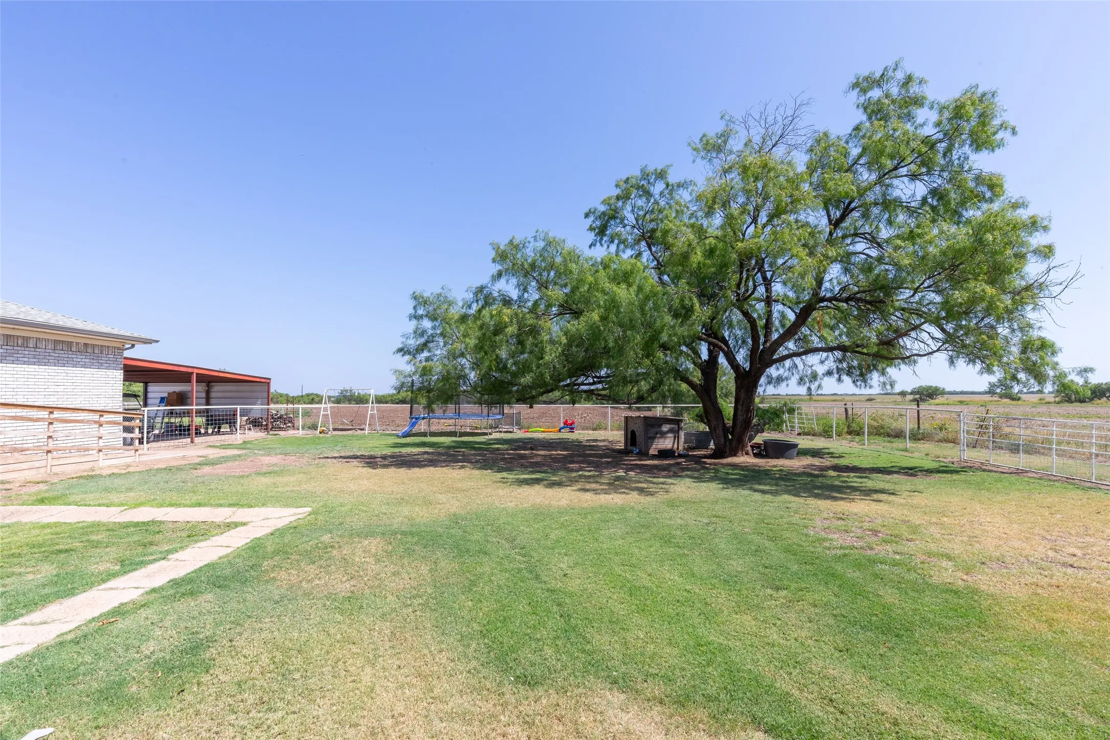 Single Family Residence For Sale in Taylor County , 542 County Road 505, Abilene, Texas 79601, 4 Bedroom, 2 Bathroom, Garage spaces, 2,228 Sqft, built in 1984, mls#21340303, Real Estate Agent in Abilene, Homes For Sale in Taylor county, Homes For Sale in Abilene, Realtor in Abilene Texas, Real Estate Brokerage Independent Realty Texas, Luminita Cordes Realtor