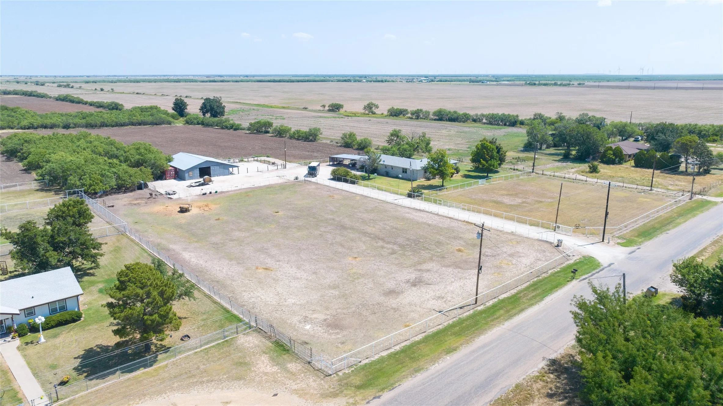 Single Family Residence For Sale in Taylor County , 542 County Road 505, Abilene, Texas 79601, 4 Bedroom, 2 Bathroom, Garage spaces, 2,228 Sqft, built in 1984, mls#21340303, Real Estate Agent in Abilene, Homes For Sale in Taylor county, Homes For Sale in Abilene, Realtor in Abilene Texas, Real Estate Brokerage Independent Realty Texas, Luminita Cordes Realtor