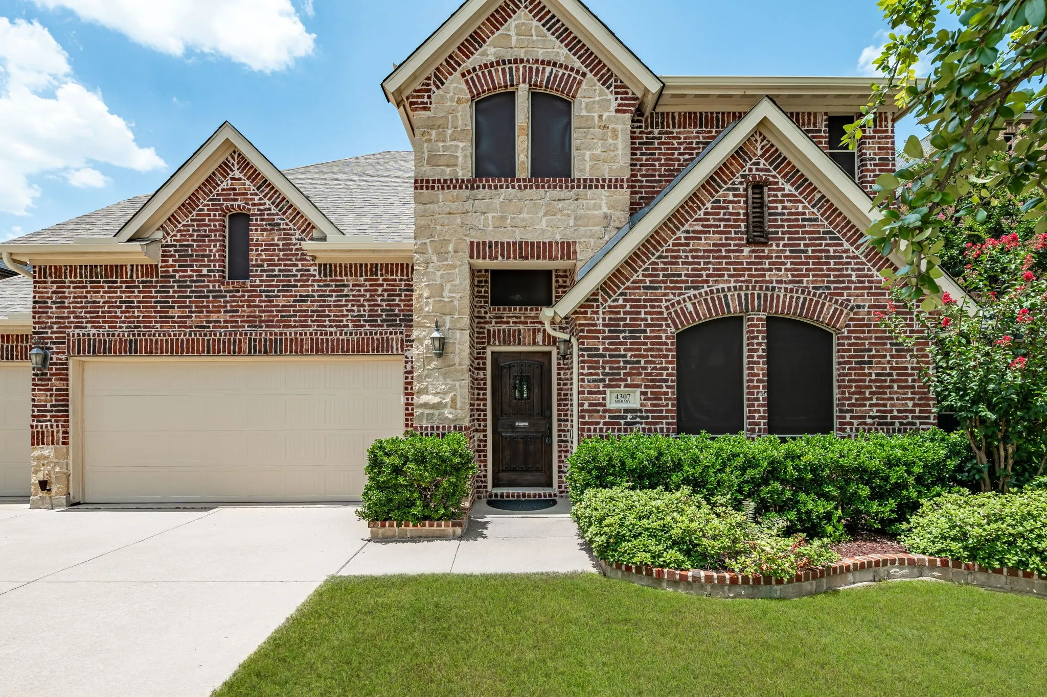 Single Family Residence For Sale in Collin County , 4307 Milrany Lane, Melissa, Texas 75454, 5 Bedroom, 3 Bathroom, 3 Garage spaces, 3,409 Sqft, built in 2013, mls#21338017, Real Estate Agent in Melissa, Homes For Sale in Collin county, Homes For Sale in Melissa, Realtor in Melissa Texas, Real Estate Brokerage Independent Realty Texas, Luminita Cordes Realtor
