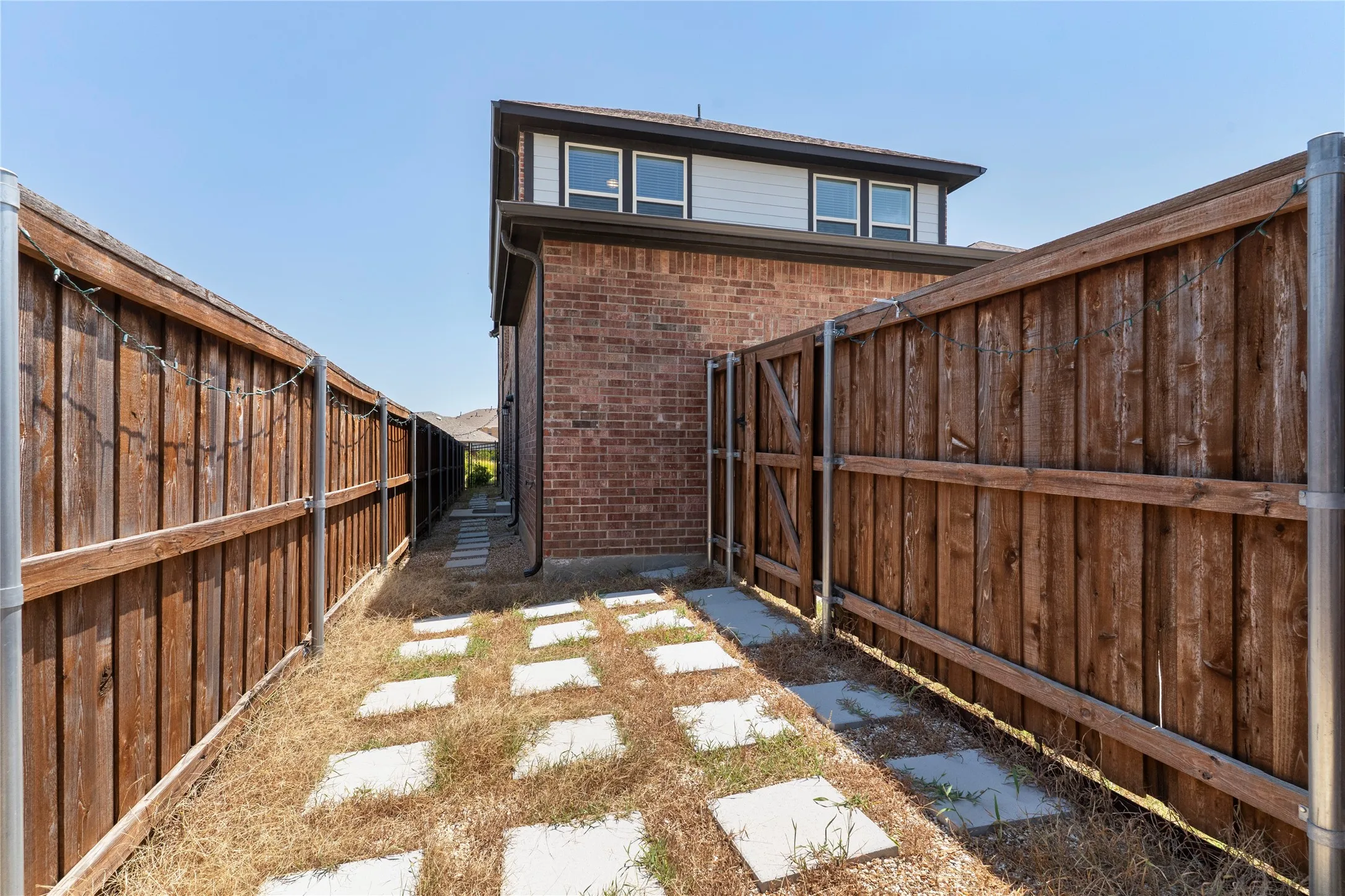 Single Family Residence For Sale in Tarrant County , 4310 Indigo Lark Lane, Arlington, Texas 76005, 3 Bedroom, 3 Bathroom, 2 Garage spaces, 2,200 Sqft, built in 2019, mls#21332824, Real Estate Agent in Arlington, Homes For Sale in Tarrant county, Homes For Sale in Arlington, Realtor in Arlington Texas, Real Estate Brokerage Independent Realty Texas, Luminita Cordes Realtor