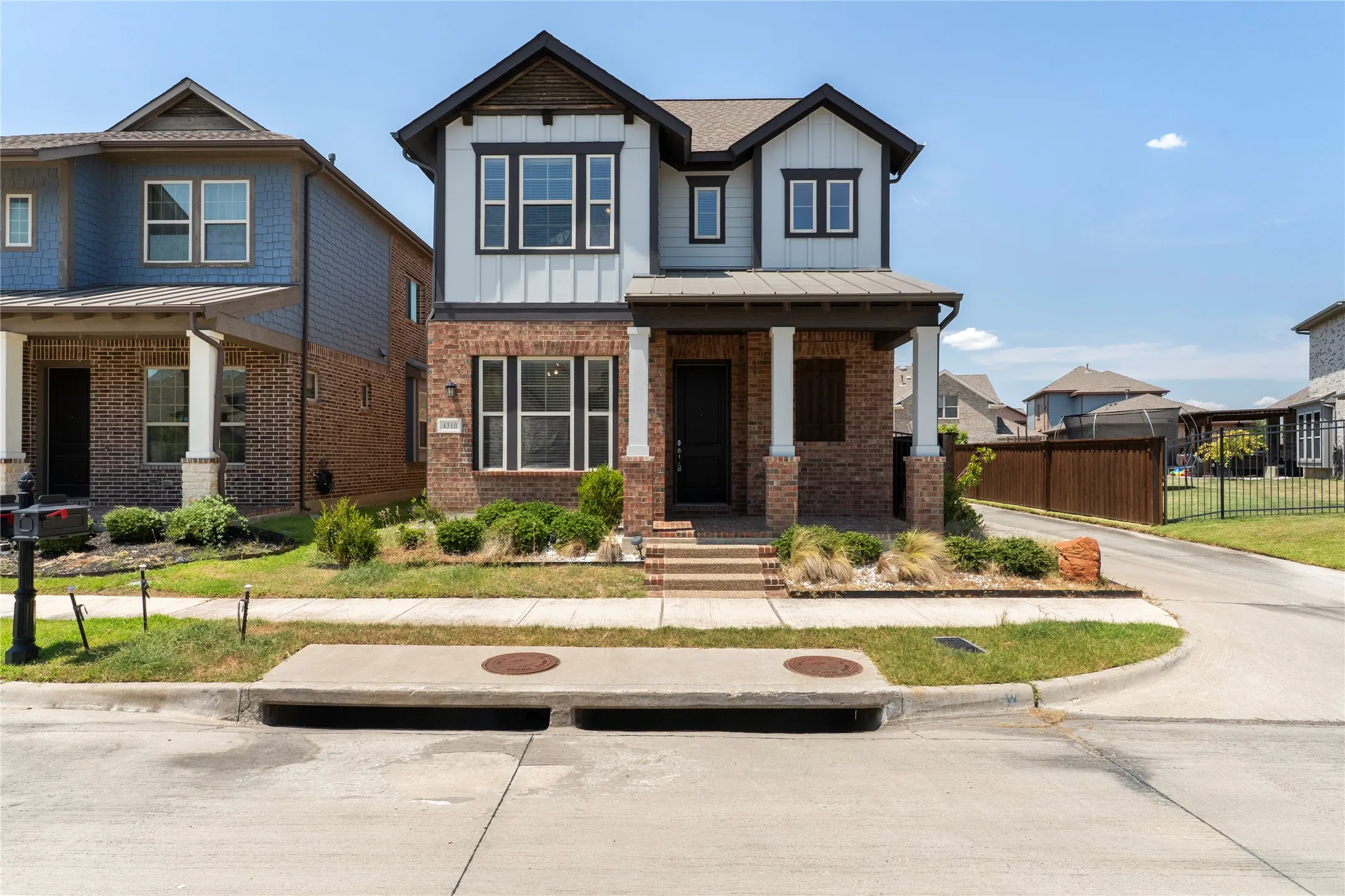 Single Family Residence For Sale in Tarrant County , 4310 Indigo Lark Lane, Arlington, Texas 76005, 3 Bedroom, 3 Bathroom, 2 Garage spaces, 2,200 Sqft, built in 2019, mls#21332824, Real Estate Agent in Arlington, Homes For Sale in Tarrant county, Homes For Sale in Arlington, Realtor in Arlington Texas, Real Estate Brokerage Independent Realty Texas, Luminita Cordes Realtor