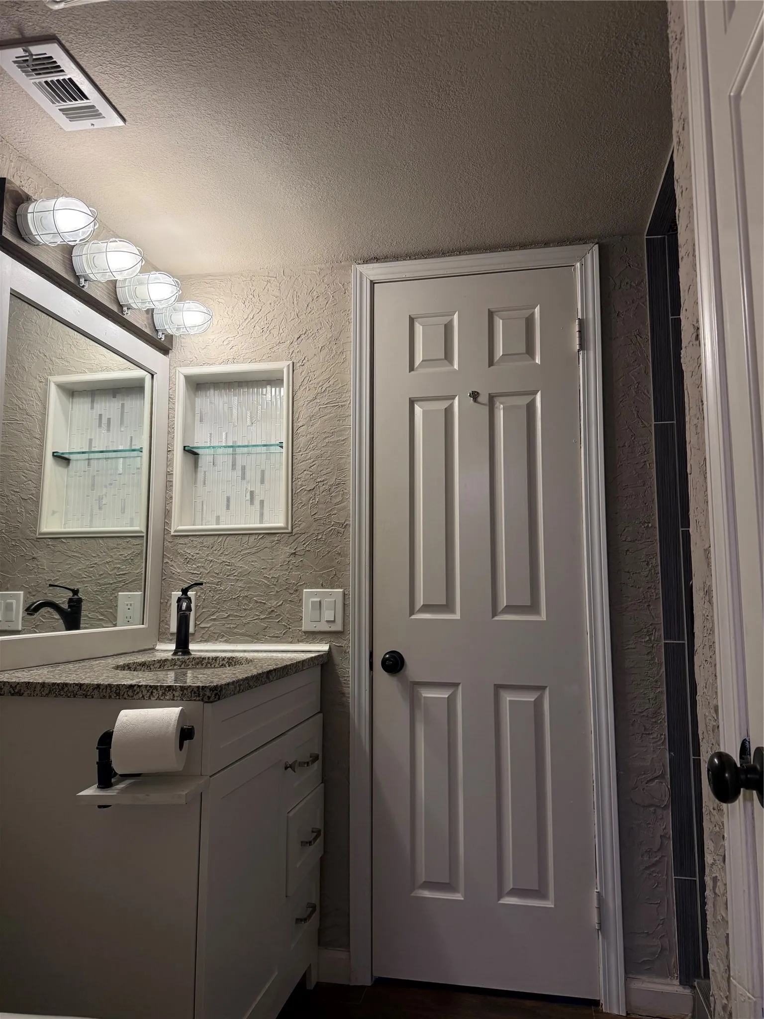 1st Floor Bath