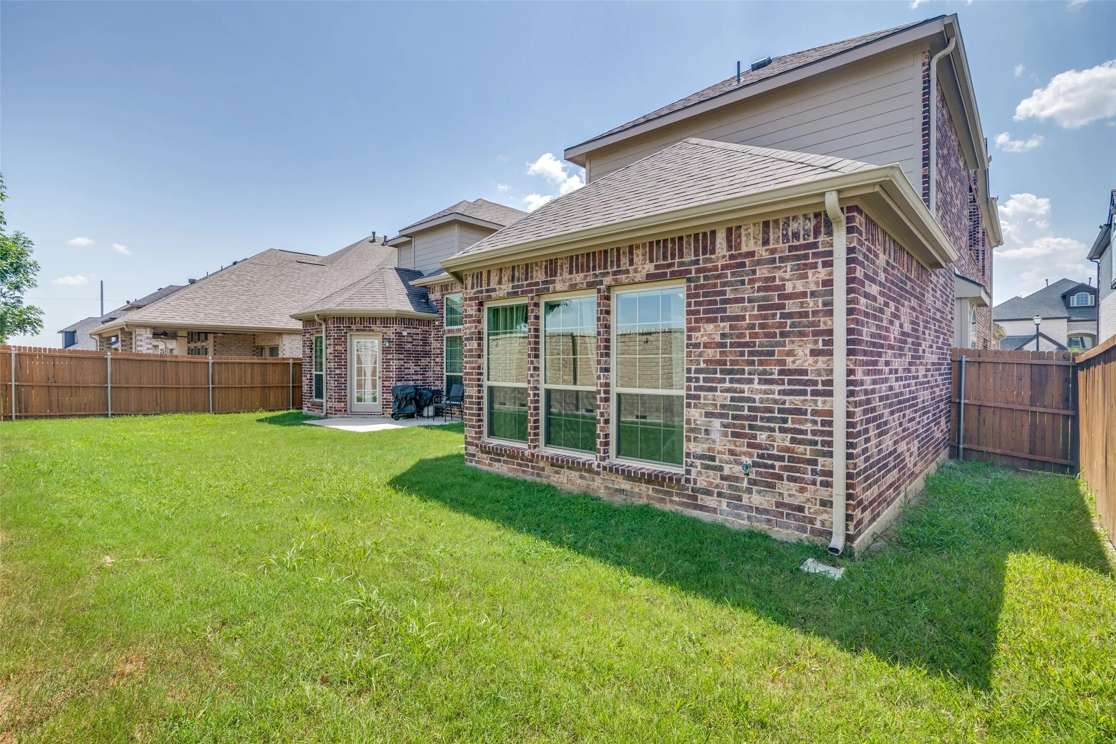 Single Family Residence For Sale in Collin County , 211 Sterling Heights, Wylie, Texas 75098, 6 Bedroom, 4 Bathroom, 2 Garage spaces, 4,293 Sqft, built in 2022, mls#21340312, Real Estate Agent in Wylie, Homes For Sale in Collin county, Homes For Sale in Wylie, Realtor in Wylie Texas, Real Estate Brokerage Independent Realty Texas, Luminita Cordes Realtor