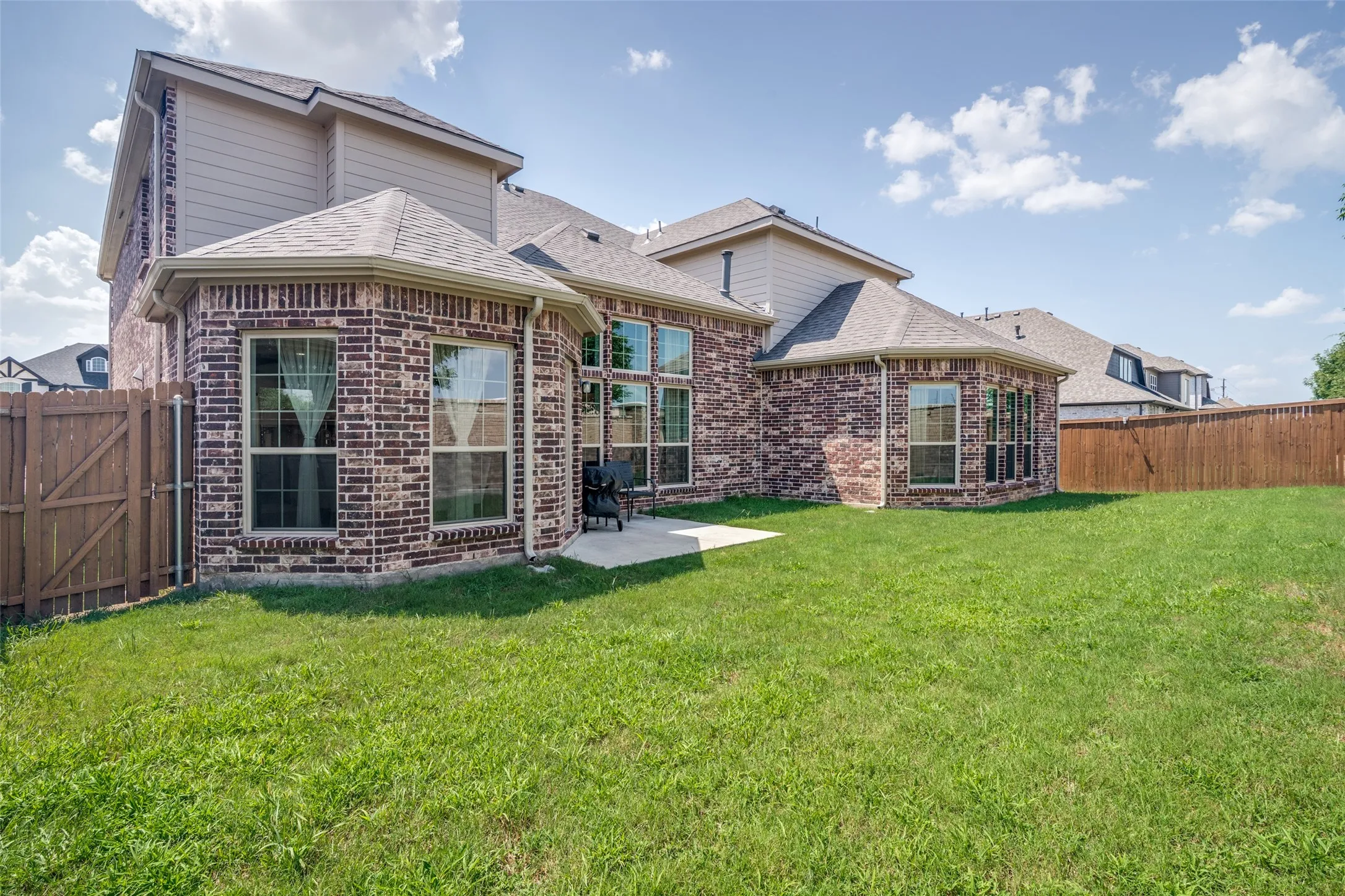 Single Family Residence For Sale in Collin County , 211 Sterling Heights, Wylie, Texas 75098, 6 Bedroom, 4 Bathroom, 2 Garage spaces, 4,293 Sqft, built in 2022, mls#21340312, Real Estate Agent in Wylie, Homes For Sale in Collin county, Homes For Sale in Wylie, Realtor in Wylie Texas, Real Estate Brokerage Independent Realty Texas, Luminita Cordes Realtor