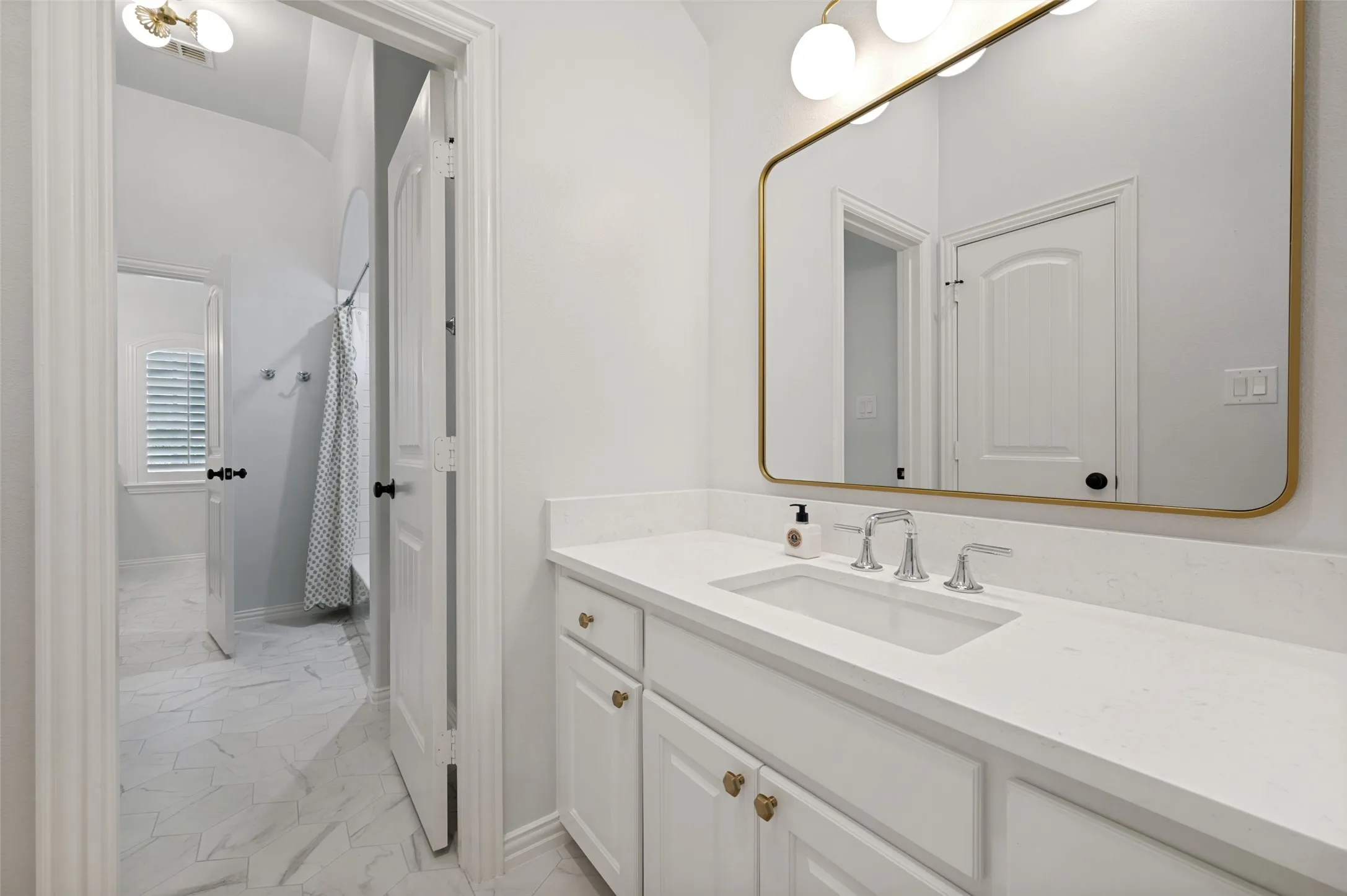 Single Family Residence For Sale in Denton County , 4101 Chevy Chase Lane, Frisco, Texas 75033, 5 Bedroom, 4 Bathroom, 3 Garage spaces, 4,691 Sqft, built in 2012, mls#21333114, Real Estate Agent in Frisco, Homes For Sale in Denton county, Homes For Sale in Frisco, Realtor in Frisco Texas, Real Estate Brokerage Independent Realty Texas, Luminita Cordes Realtor