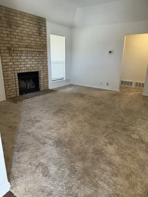 Duplex For Rent in Tarrant County , 4402 Tall Meadow Lane, Fort Worth, Texas 76133, 2 Bedroom, 1 Bathroom, 2 Garage spaces, 1,136 Sqft, built in 1983, mls#21340338, Real Estate Agent in Fort Worth, Homes For Rent in Tarrant county, Homes For Rent in Fort Worth, Realtor in Fort Worth Texas, Real Estate Brokerage Independent Realty Texas, Luminita Cordes Realtor