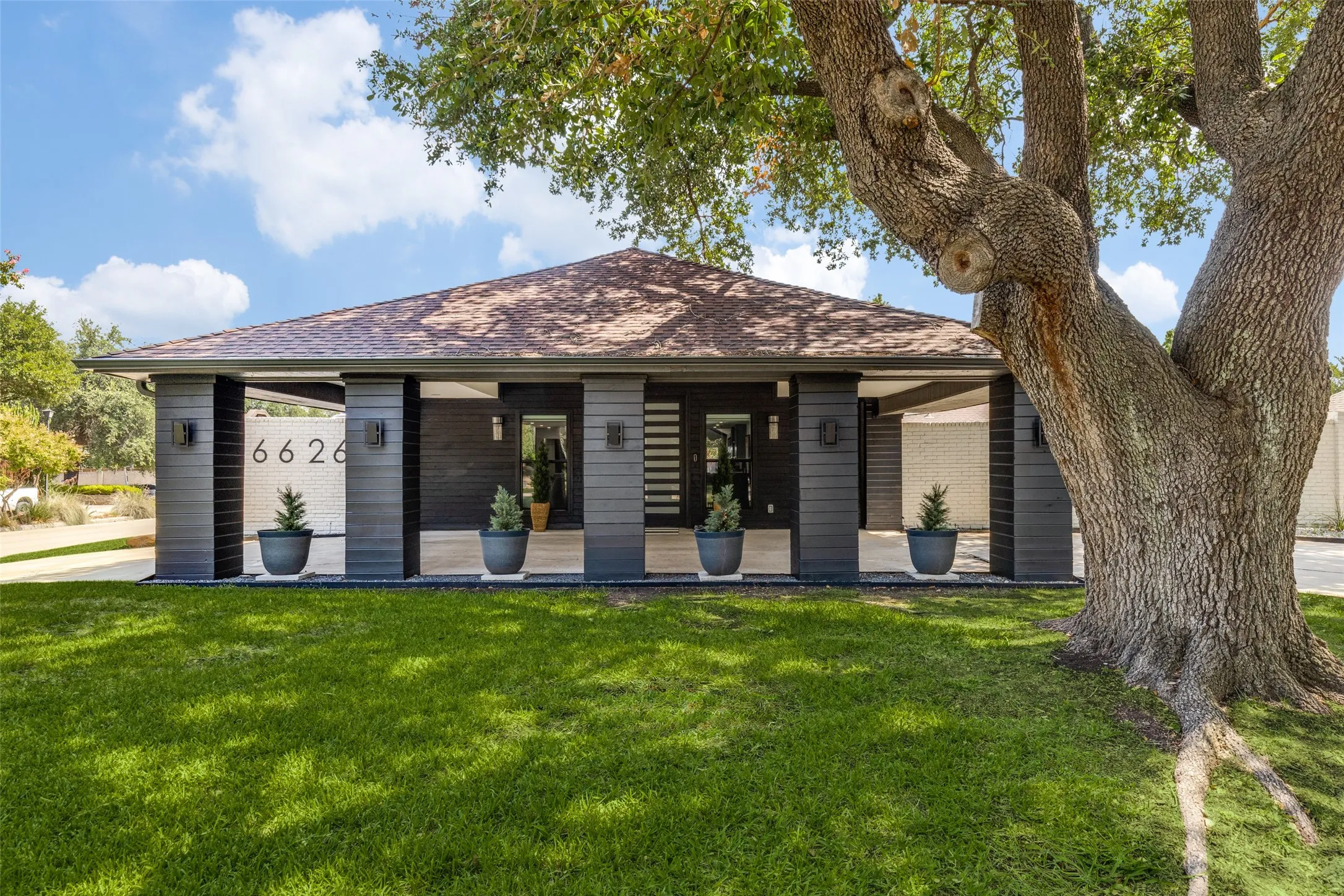 Single Family Residence For Sale in Dallas County , 6626 Harvest Glen Drive, Dallas, Texas 75248, 4 Bedroom, 4 Bathroom, 2 Garage spaces, 3,222 Sqft, built in 1977, mls#21339152, Real Estate Agent in Dallas, Homes For Sale in Dallas county, Homes For Sale in Dallas, Realtor in Dallas Texas, Real Estate Brokerage Independent Realty Texas, Luminita Cordes Realtor