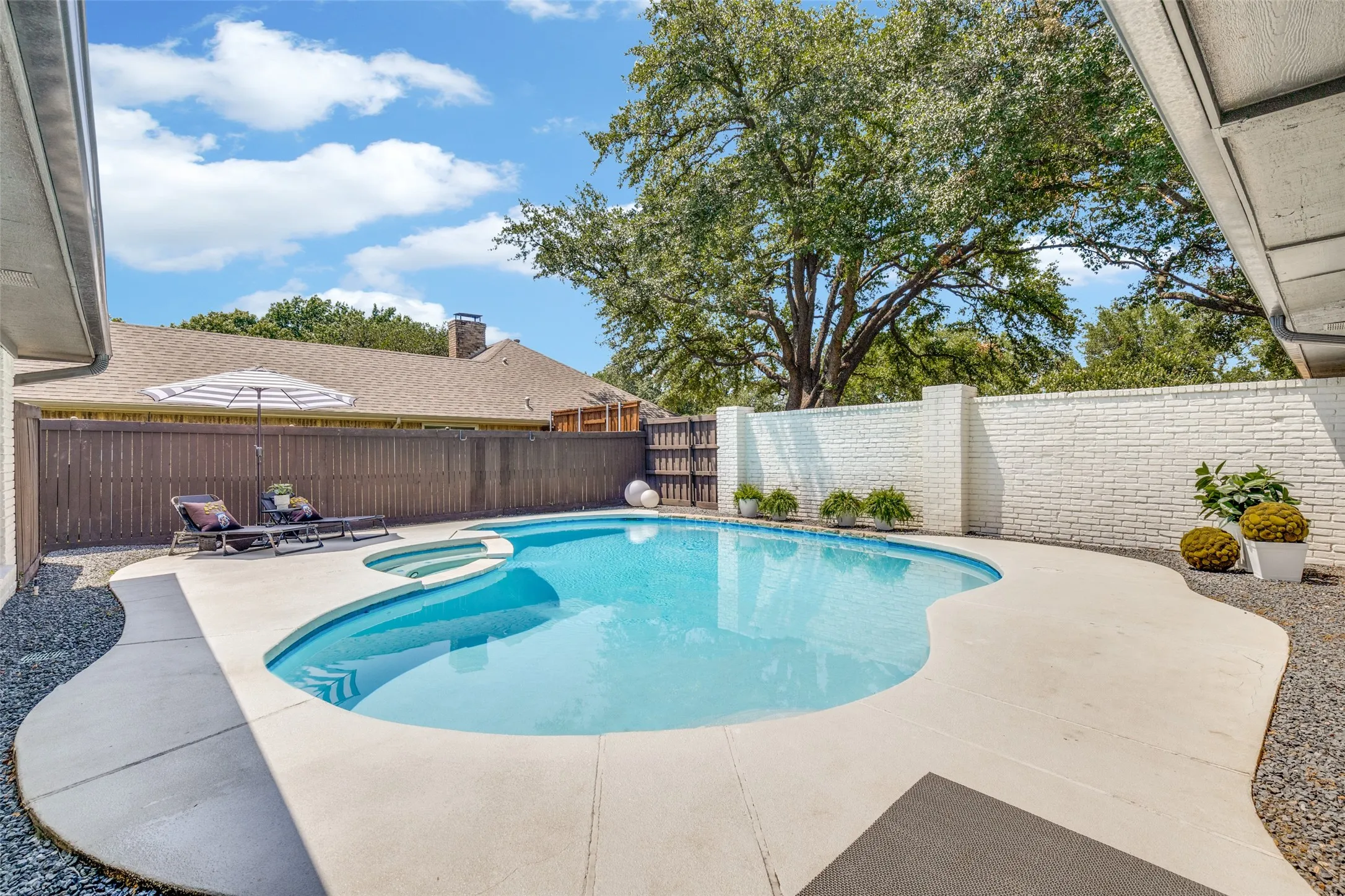 Single Family Residence For Sale in Dallas County , 6626 Harvest Glen Drive, Dallas, Texas 75248, 4 Bedroom, 4 Bathroom, 2 Garage spaces, 3,222 Sqft, built in 1977, mls#21339152, Real Estate Agent in Dallas, Homes For Sale in Dallas county, Homes For Sale in Dallas, Realtor in Dallas Texas, Real Estate Brokerage Independent Realty Texas, Luminita Cordes Realtor