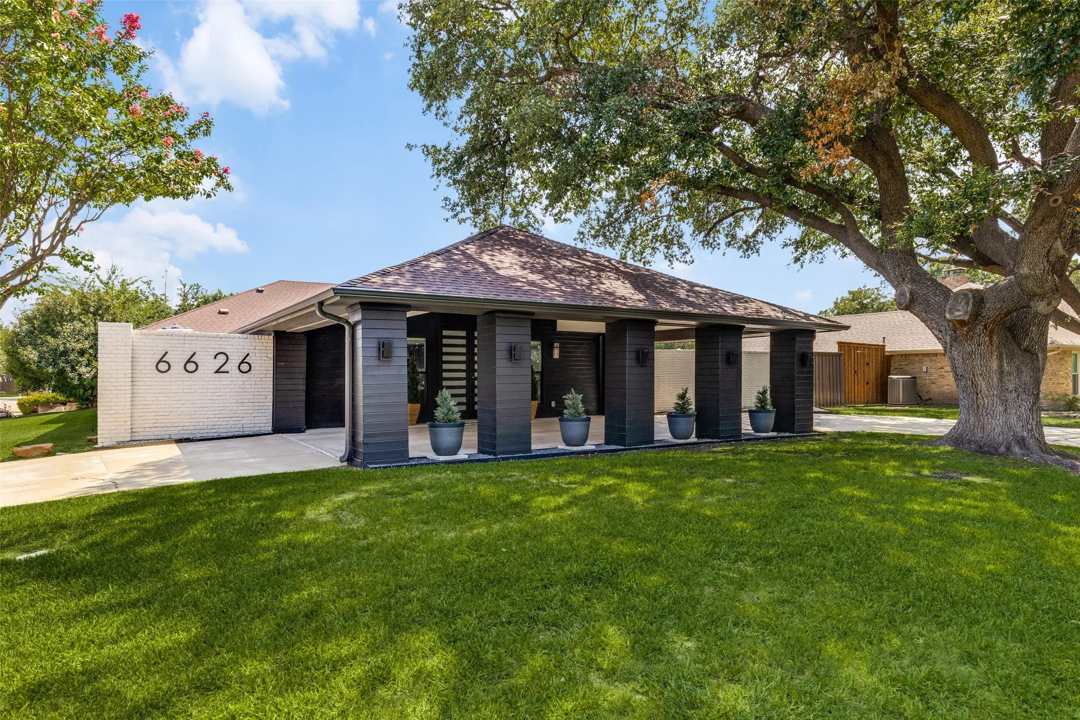 Single Family Residence For Sale in Dallas County , 6626 Harvest Glen Drive, Dallas, Texas 75248, 4 Bedroom, 4 Bathroom, 2 Garage spaces, 3,222 Sqft, built in 1977, mls#21339152, Real Estate Agent in Dallas, Homes For Sale in Dallas county, Homes For Sale in Dallas, Realtor in Dallas Texas, Real Estate Brokerage Independent Realty Texas, Luminita Cordes Realtor