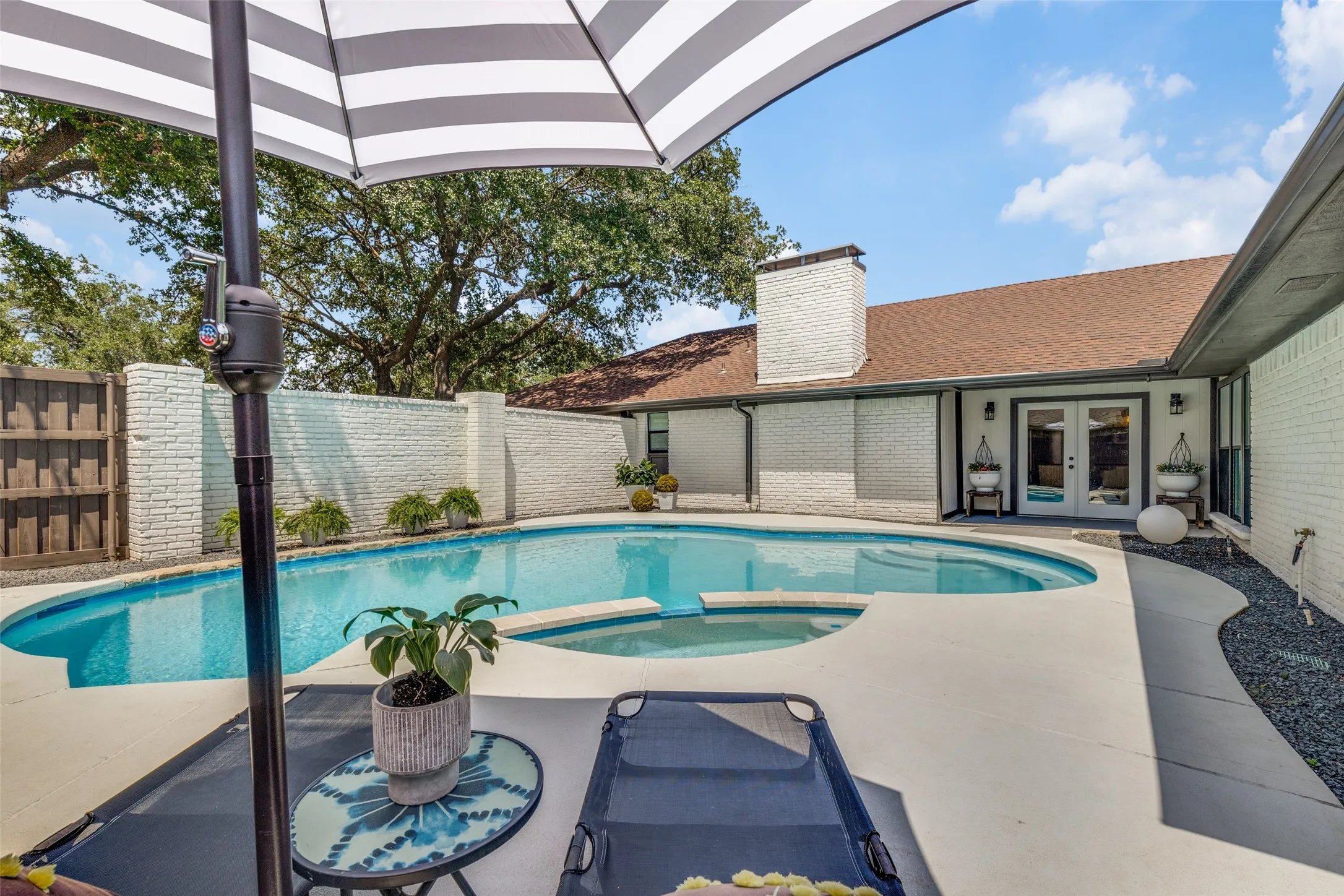 Single Family Residence For Sale in Dallas County , 6626 Harvest Glen Drive, Dallas, Texas 75248, 4 Bedroom, 4 Bathroom, 2 Garage spaces, 3,222 Sqft, built in 1977, mls#21339152, Real Estate Agent in Dallas, Homes For Sale in Dallas county, Homes For Sale in Dallas, Realtor in Dallas Texas, Real Estate Brokerage Independent Realty Texas, Luminita Cordes Realtor