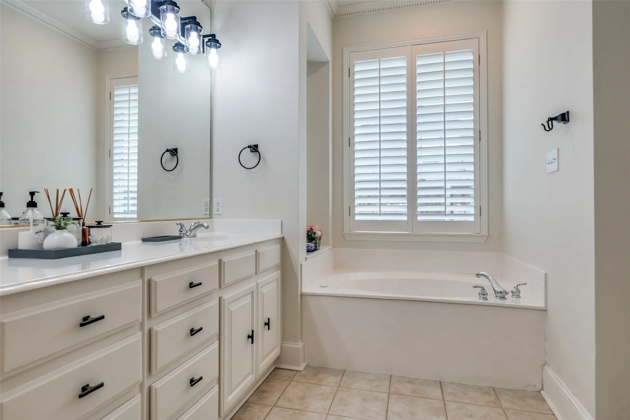 Single Family Residence For Sale in Denton County , 3885 Johnson Street, Frisco, Texas 75034, 4 Bedroom, 4 Bathroom, 2 Garage spaces, 3,235 Sqft, built in 2001, mls#21339794, Real Estate Agent in Frisco, Homes For Sale in Denton county, Homes For Sale in Frisco, Realtor in Frisco Texas, Real Estate Brokerage Independent Realty Texas, Luminita Cordes Realtor