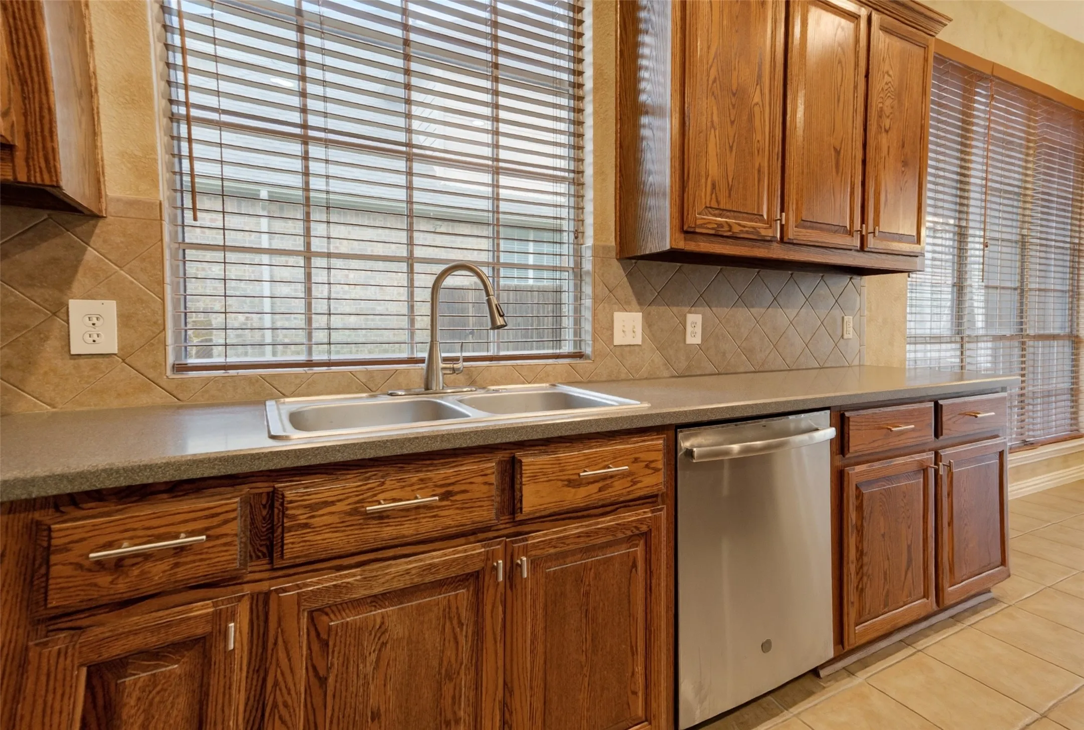 Single Family Residence For Sale in Dallas County , 6421 Fieldcrest Lane, Sachse, Texas 75048, 4 Bedroom, 5 Bathroom, 2 Garage spaces, 3,701 Sqft, built in 2003, mls#21339569, Real Estate Agent in Sachse, Homes For Sale in Dallas county, Homes For Sale in Sachse, Realtor in Sachse Texas, Real Estate Brokerage Independent Realty Texas, Luminita Cordes Realtor