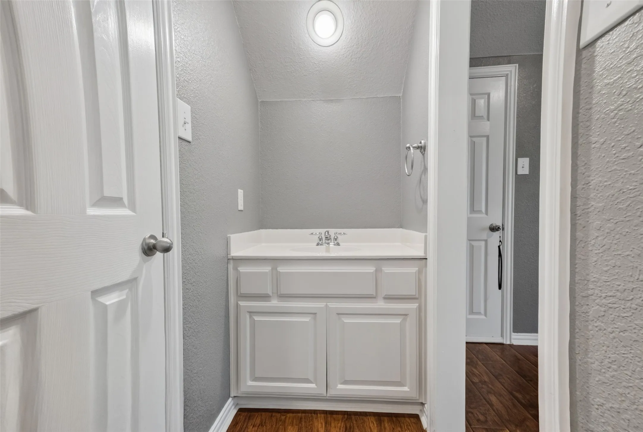 Single Family Residence For Sale in Dallas County , 6421 Fieldcrest Lane, Sachse, Texas 75048, 4 Bedroom, 5 Bathroom, 2 Garage spaces, 3,701 Sqft, built in 2003, mls#21339569, Real Estate Agent in Sachse, Homes For Sale in Dallas county, Homes For Sale in Sachse, Realtor in Sachse Texas, Real Estate Brokerage Independent Realty Texas, Luminita Cordes Realtor