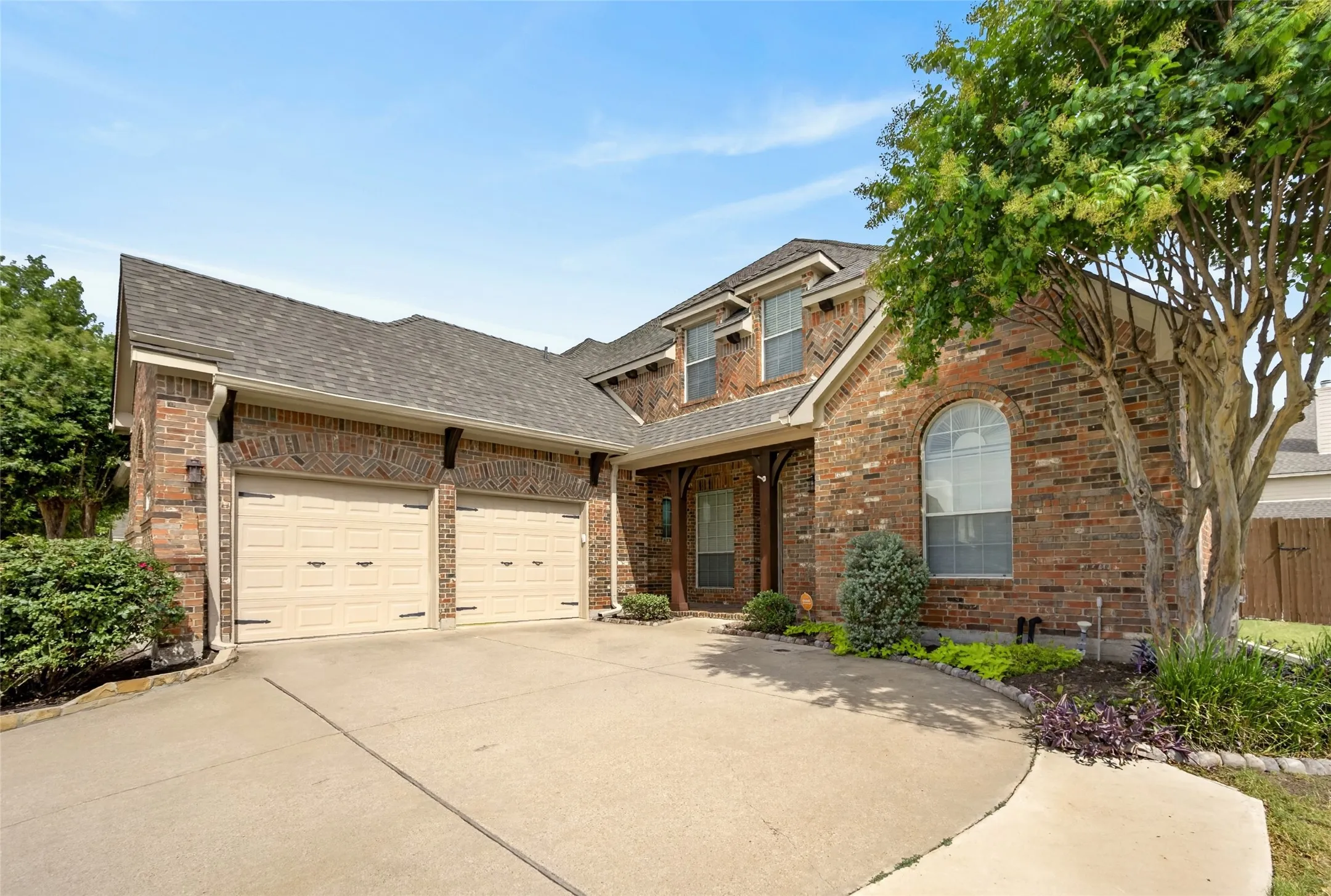 Single Family Residence For Sale in Dallas County , 6421 Fieldcrest Lane, Sachse, Texas 75048, 4 Bedroom, 5 Bathroom, 2 Garage spaces, 3,701 Sqft, built in 2003, mls#21339569, Real Estate Agent in Sachse, Homes For Sale in Dallas county, Homes For Sale in Sachse, Realtor in Sachse Texas, Real Estate Brokerage Independent Realty Texas, Luminita Cordes Realtor