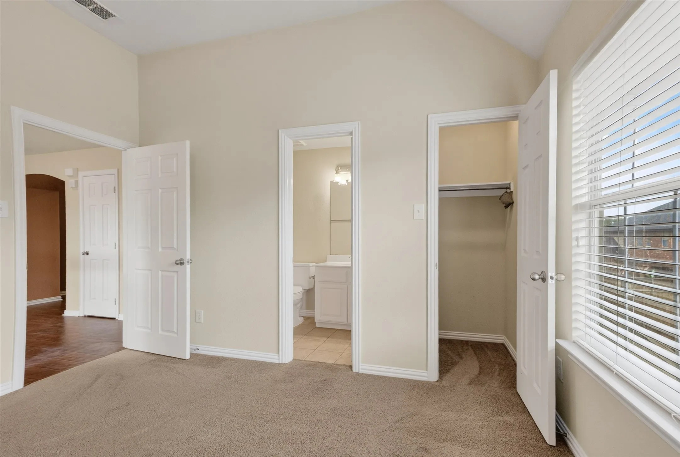 Single Family Residence For Sale in Dallas County , 6421 Fieldcrest Lane, Sachse, Texas 75048, 4 Bedroom, 5 Bathroom, 2 Garage spaces, 3,701 Sqft, built in 2003, mls#21339569, Real Estate Agent in Sachse, Homes For Sale in Dallas county, Homes For Sale in Sachse, Realtor in Sachse Texas, Real Estate Brokerage Independent Realty Texas, Luminita Cordes Realtor