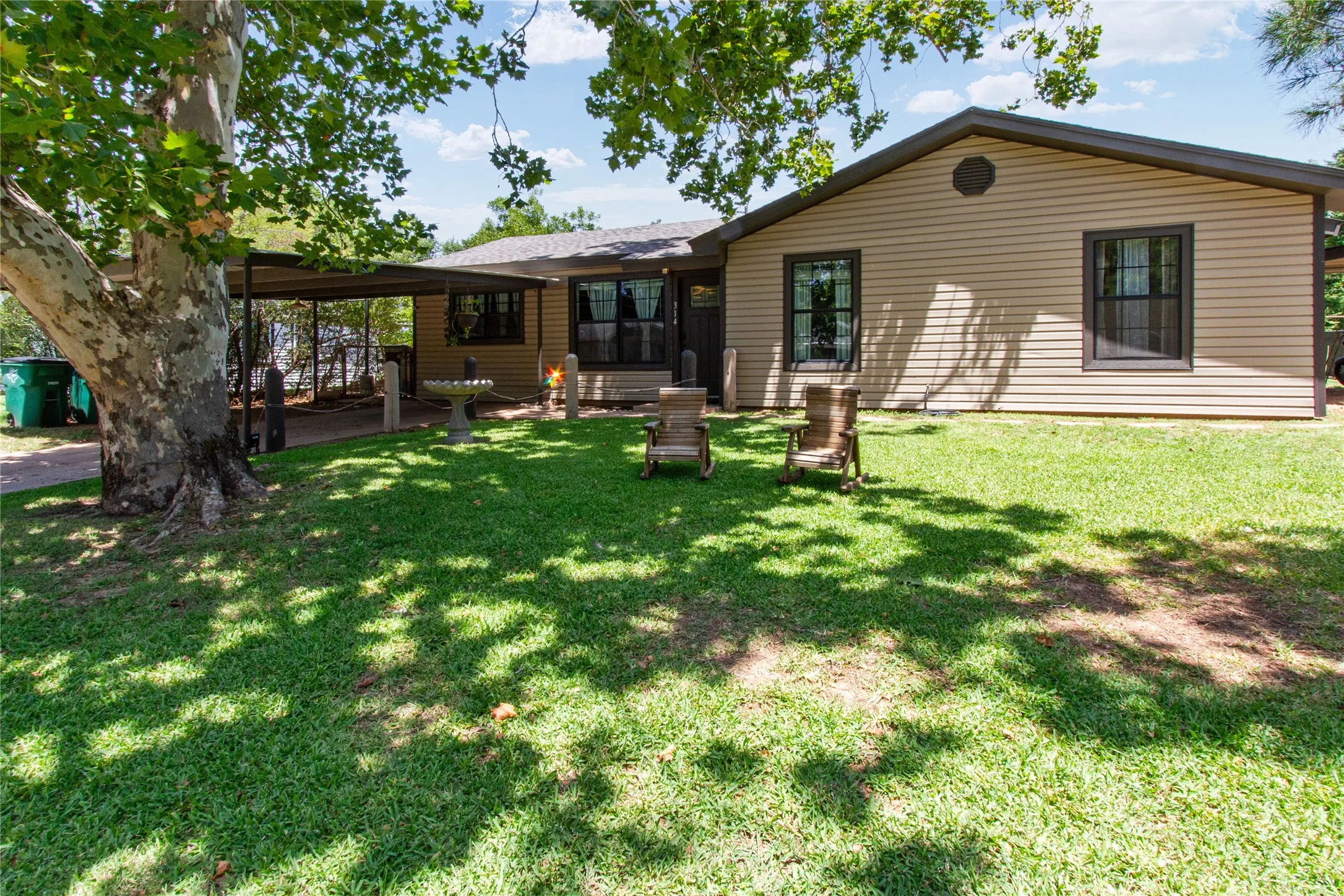 Single Family Residence For Sale in Callahan County , 314 Bryant Road, Clyde, Texas 79510, 4 Bedroom, 2 Bathroom, Garage spaces, 1,177 Sqft, built in 1959, mls#21340286, Real Estate Agent in Clyde, Homes For Sale in Callahan county, Homes For Sale in Clyde, Realtor in Clyde Texas, Real Estate Brokerage Independent Realty Texas, Luminita Cordes Realtor
