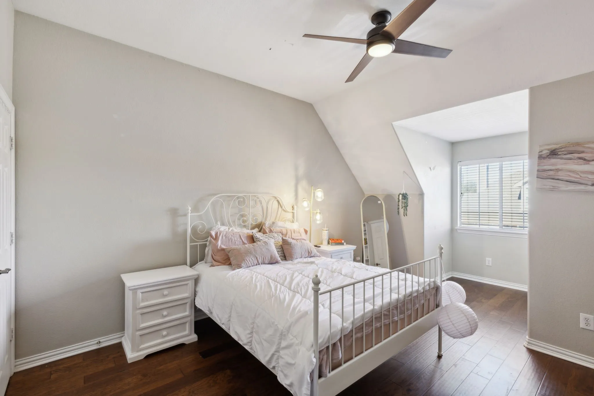 Split secondary bedroom on the 2nd floor has ceiling fan, wood flooring, en suite bath and a flex space that adjoins the room.